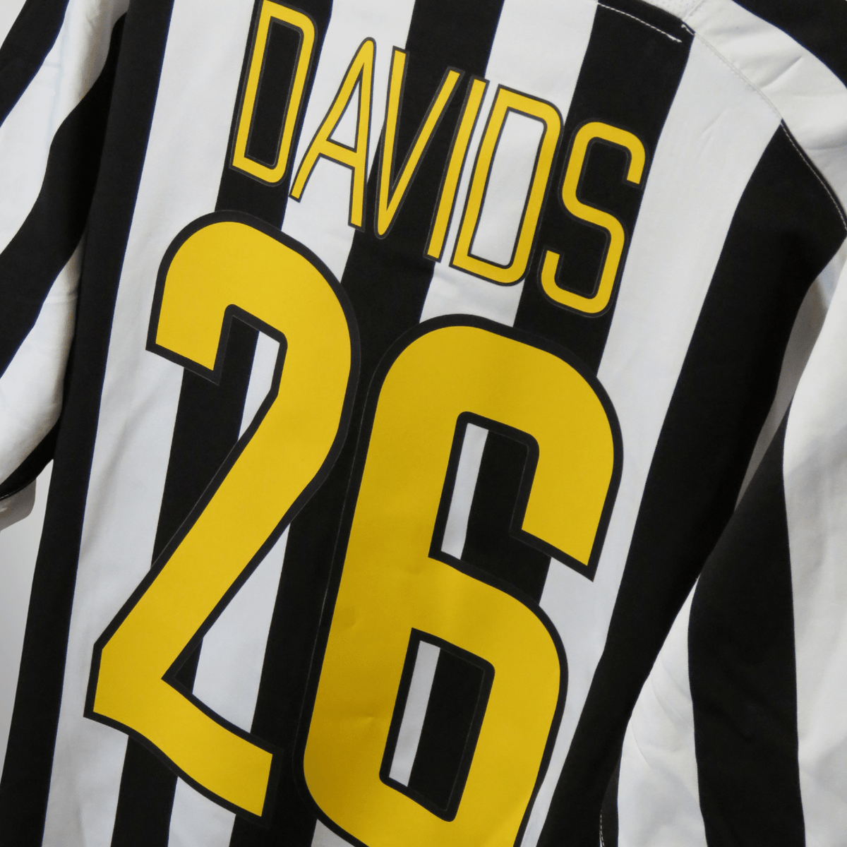 Retro Juventus 2003-2004 Home football jersey by Nike, Davids 26, size L | Nostalgic Football Shirts