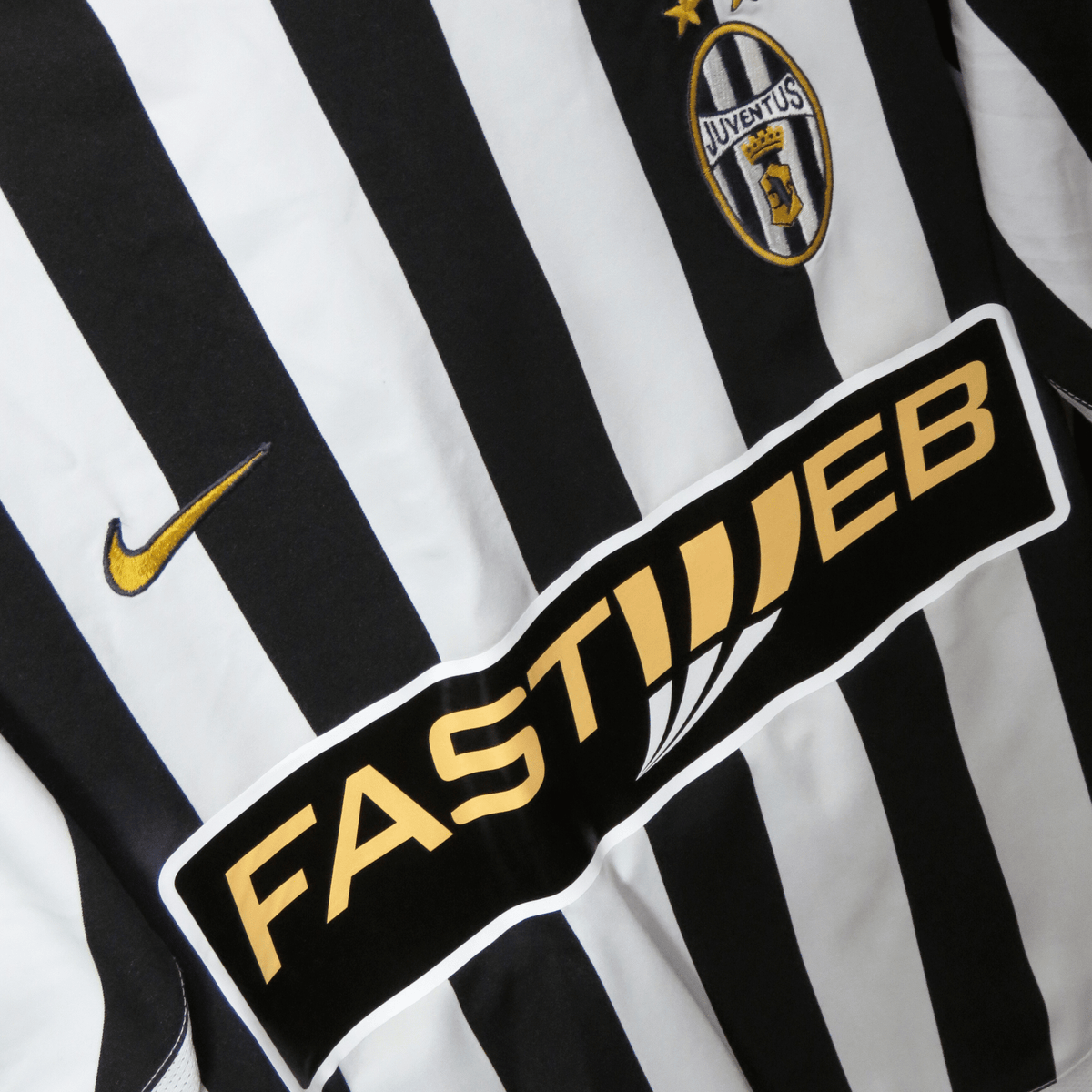 Original Juventus 2003-2004 Home football shirt, size L, Davids 26 | Nostalgic Football Shirts
