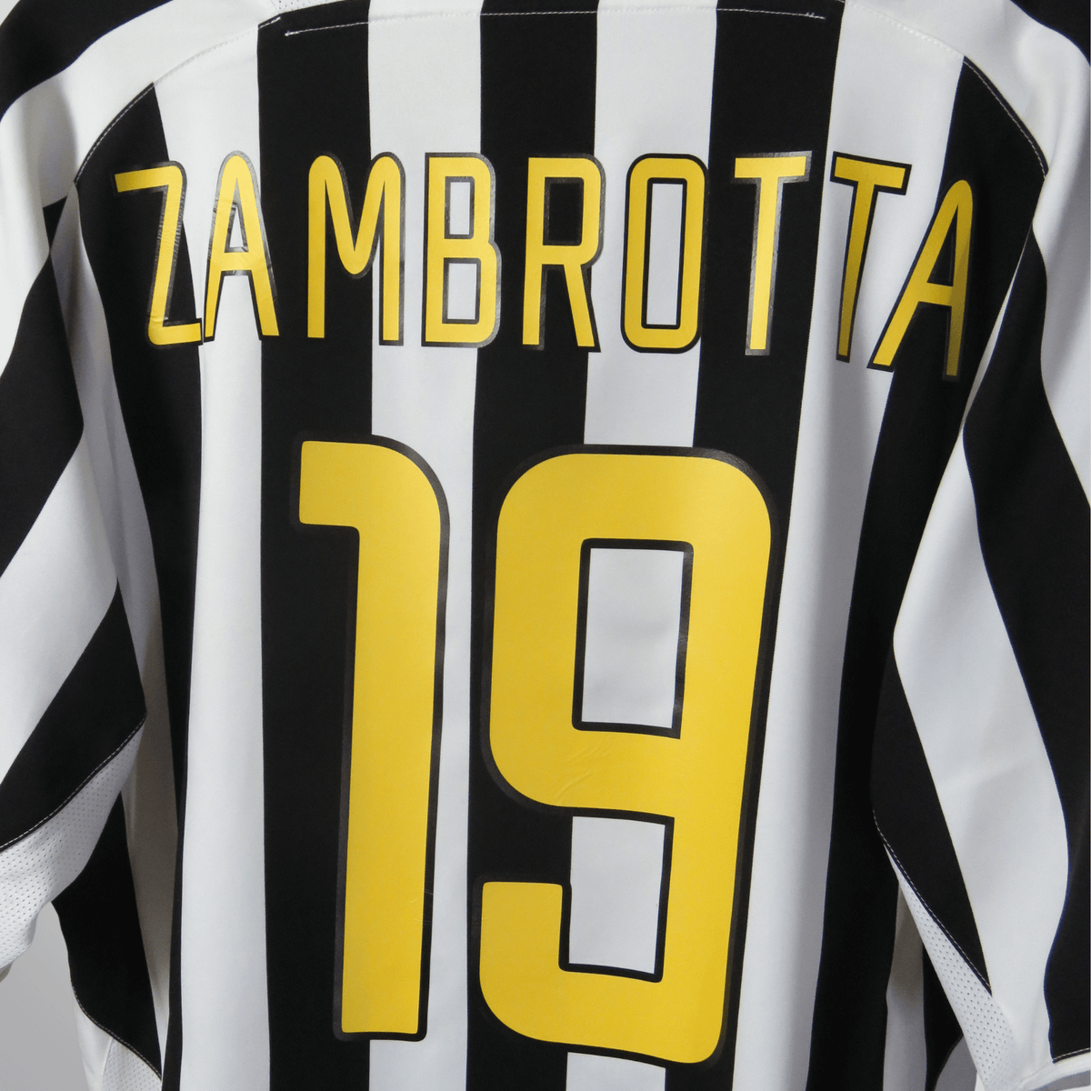 Retro Juventus 2003-2004 Home football jersey by Nike, Zambrotta 19, size L | Nostalgic Football Shirts
