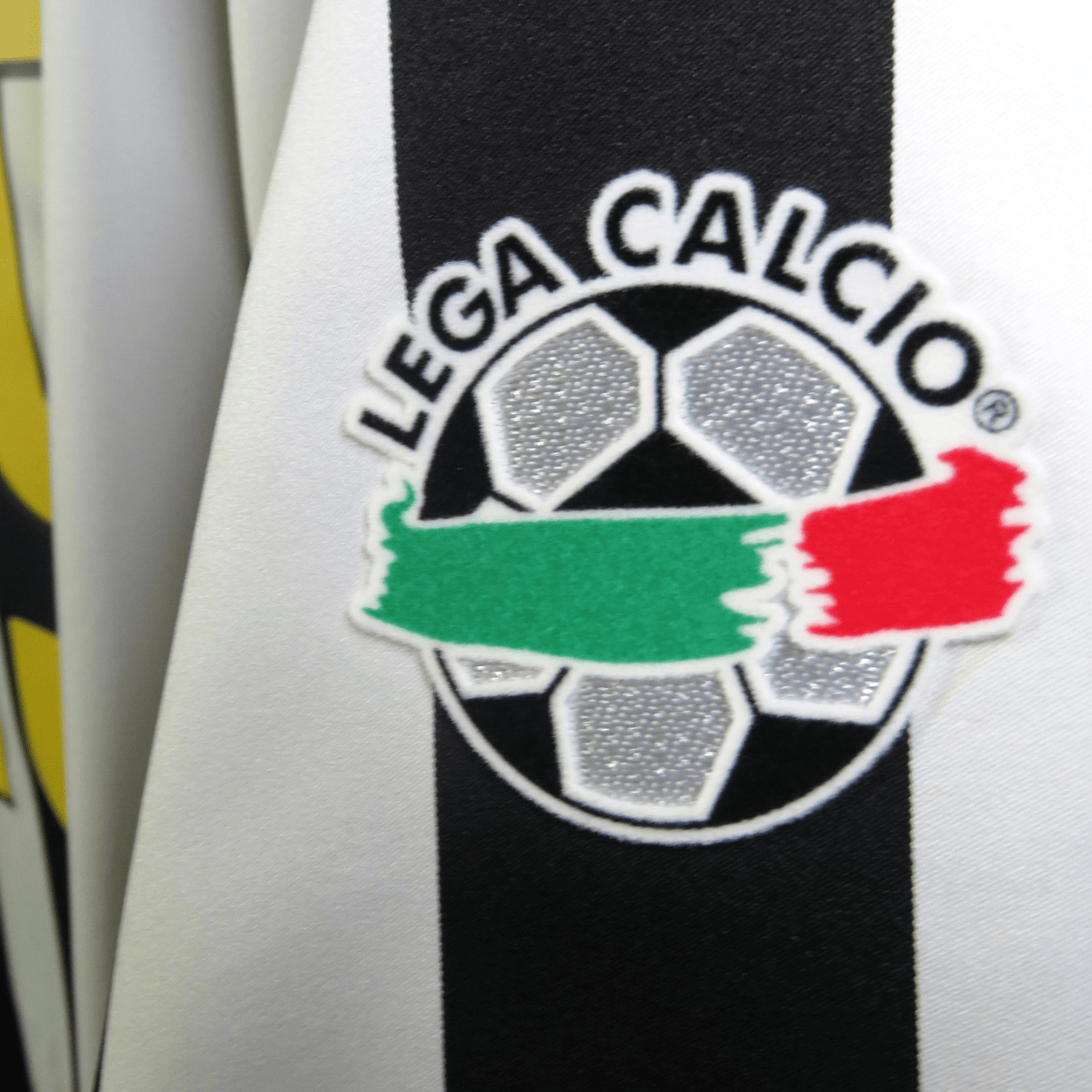 Vintage Juventus 2003-2004 Home football shirt with Zambrotta 19 print, size L | Nostalgic Football Shirts