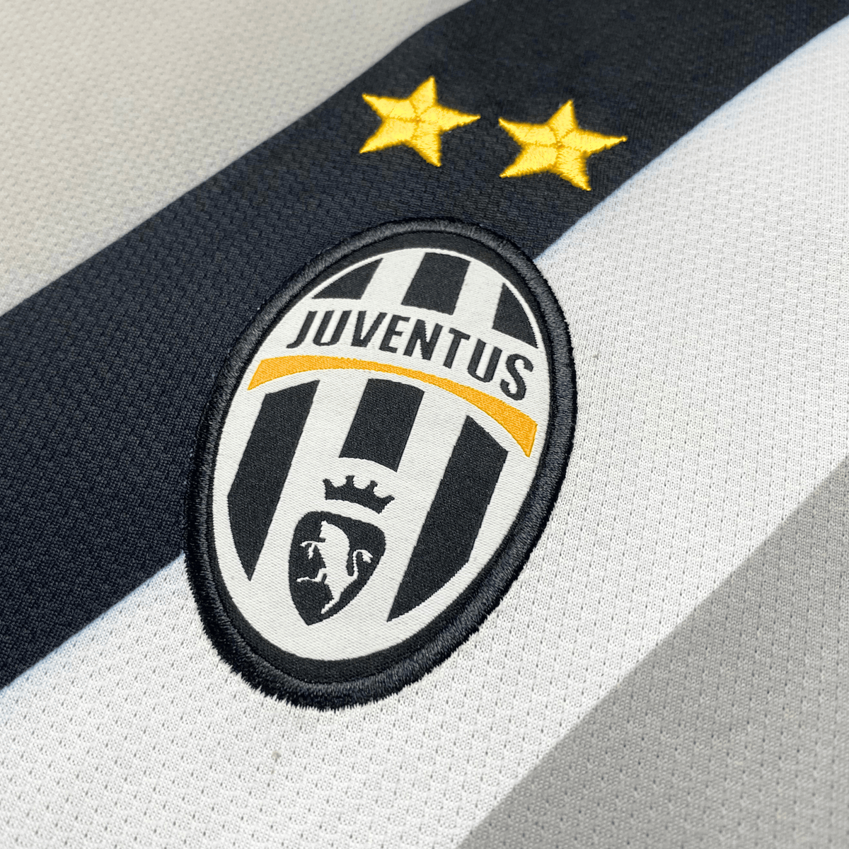 Vintage Juventus 2009-2010 Away football shirt with Del Piero 10 print, size XXL | Nostalgic Football Shirts
