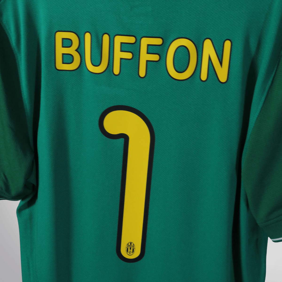 Retro Juventus 2009-2010 Goalkeeper football jersey by Nike, Buffon 1, size L | Nostalgic Football Shirts