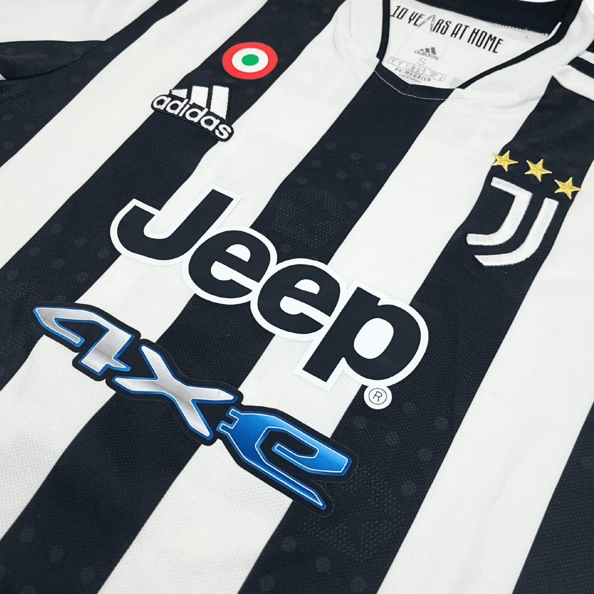 Vintage Juventus 2021-2022 Home football shirt with De Ligt 4 print, size S | Nostalgic Football Shirts