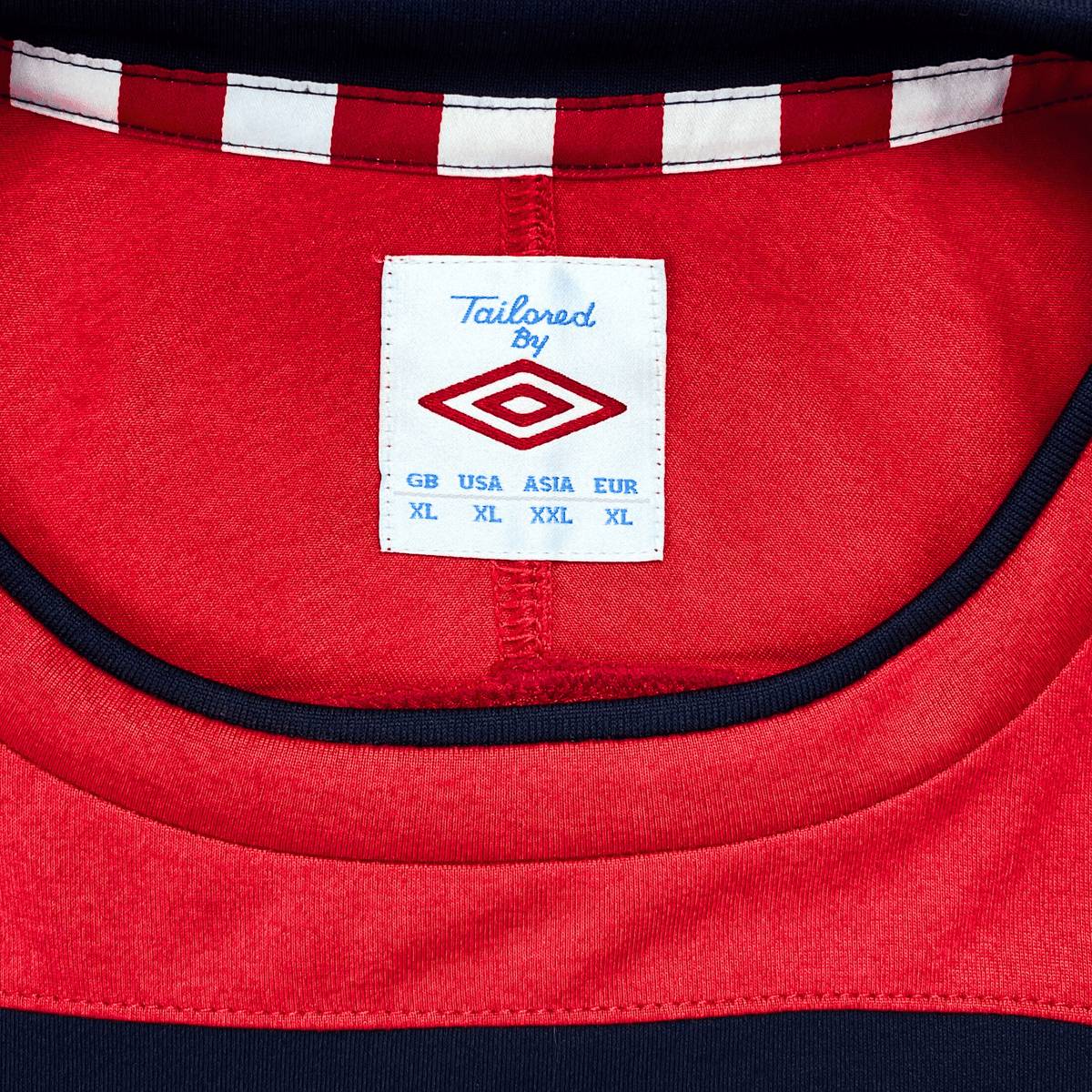 Original Lille 2011-2012 Home football shirt, size XL, Hazard 10 | Nostalgic Football Shirts