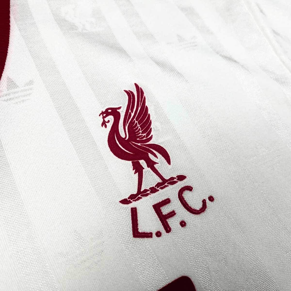 Liverpool 1985-86 Away Full Kit L