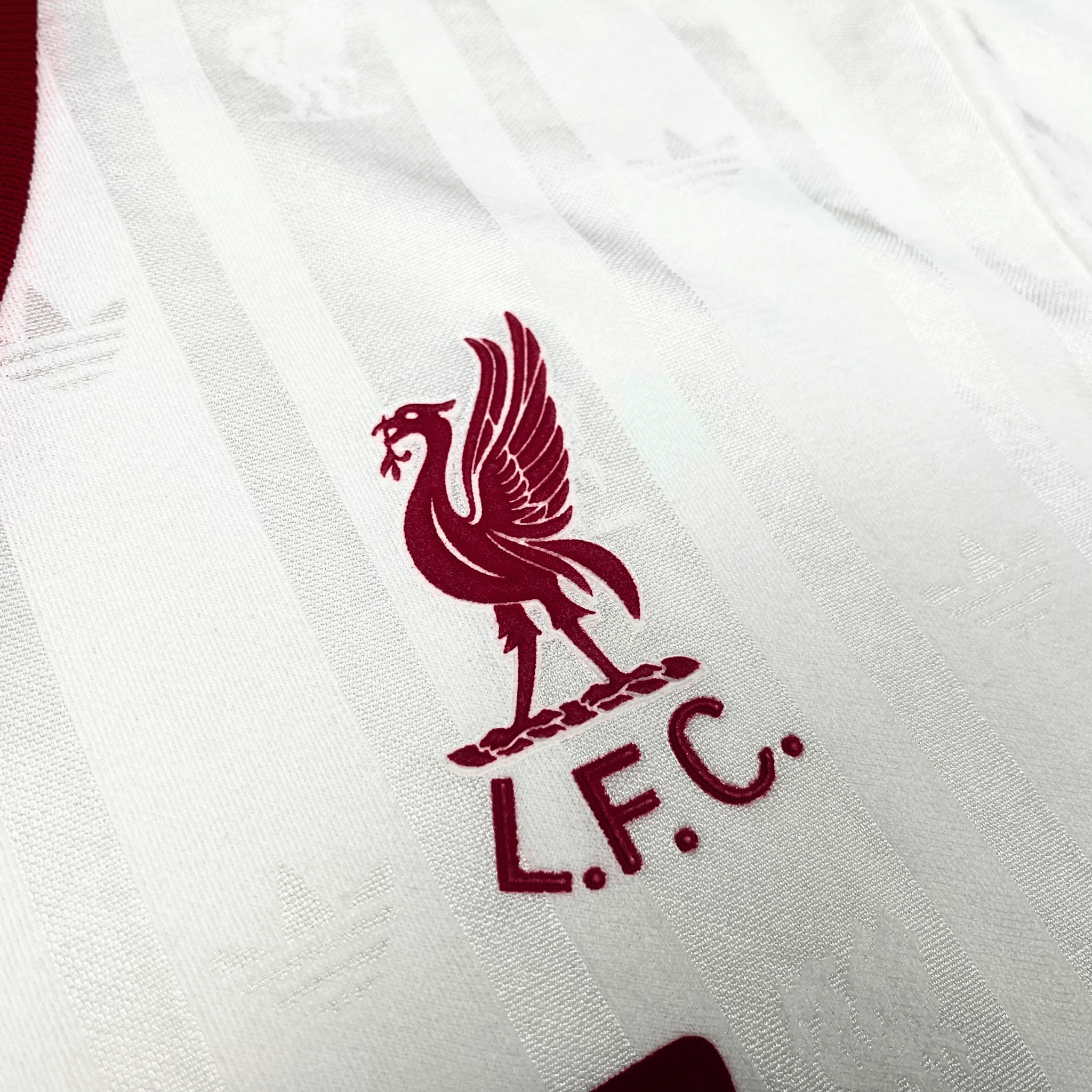 Liverpool 1985-86 Away Full Kit L