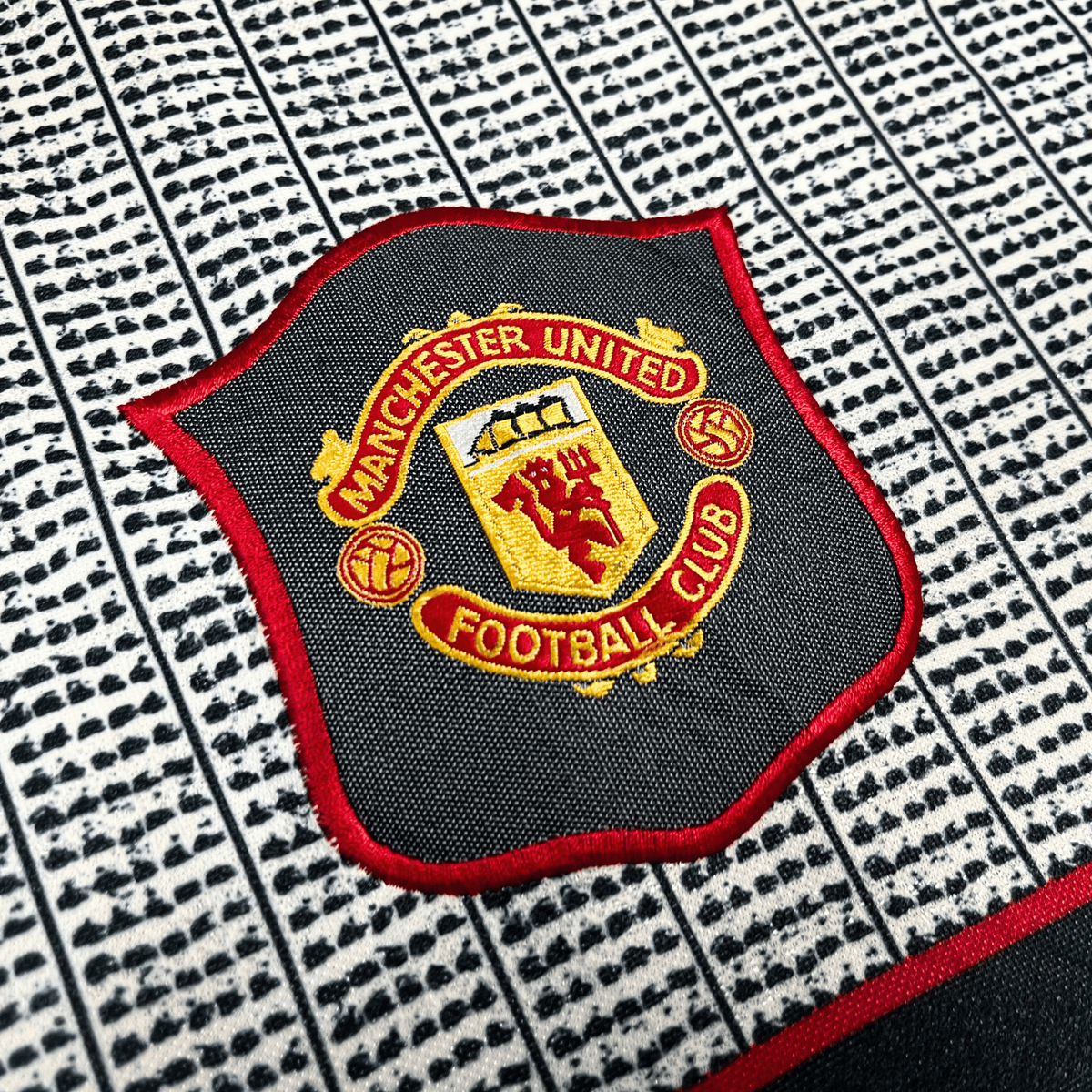 Manchester United 1995-96 Away Cantona #7 Shirt L