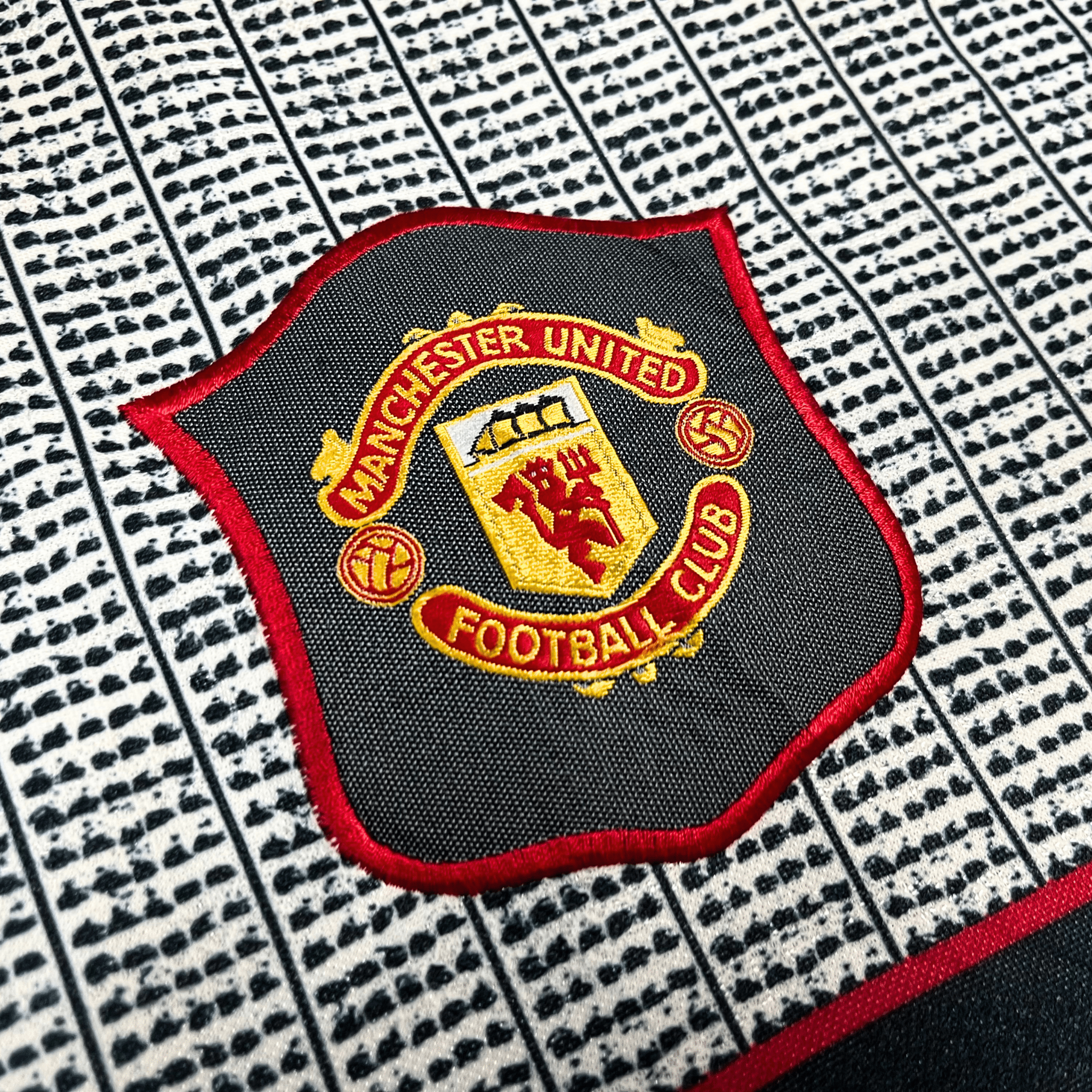 Manchester United 1995-96 Away Shirt L