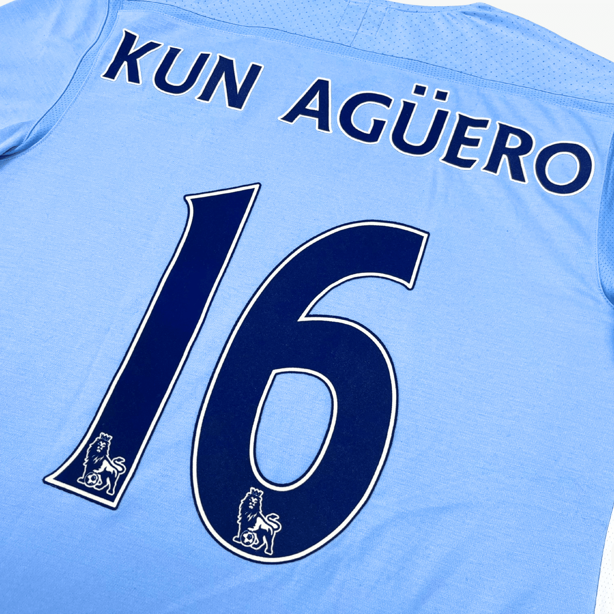 Retro Manchester City 2011-2012 Home football jersey by Umbro, Agüero 16, size L | Nostalgic Football Shirts