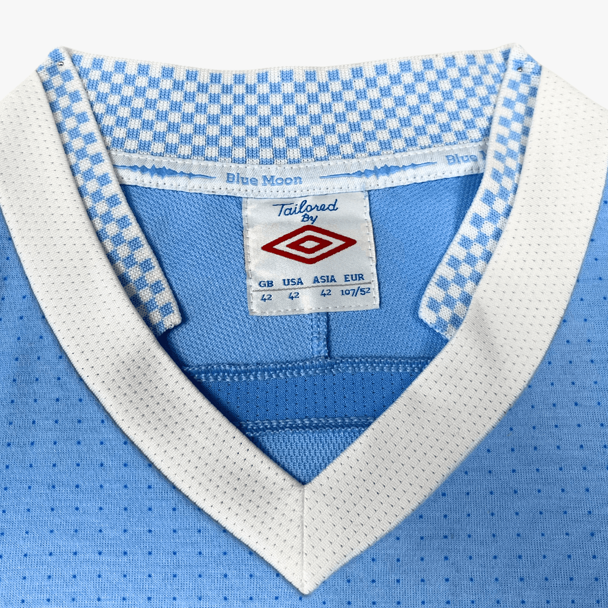 Retro Manchester City 2011-2012 Home football jersey by Umbro, Agüero 16, size L | Nostalgic Football Shirts