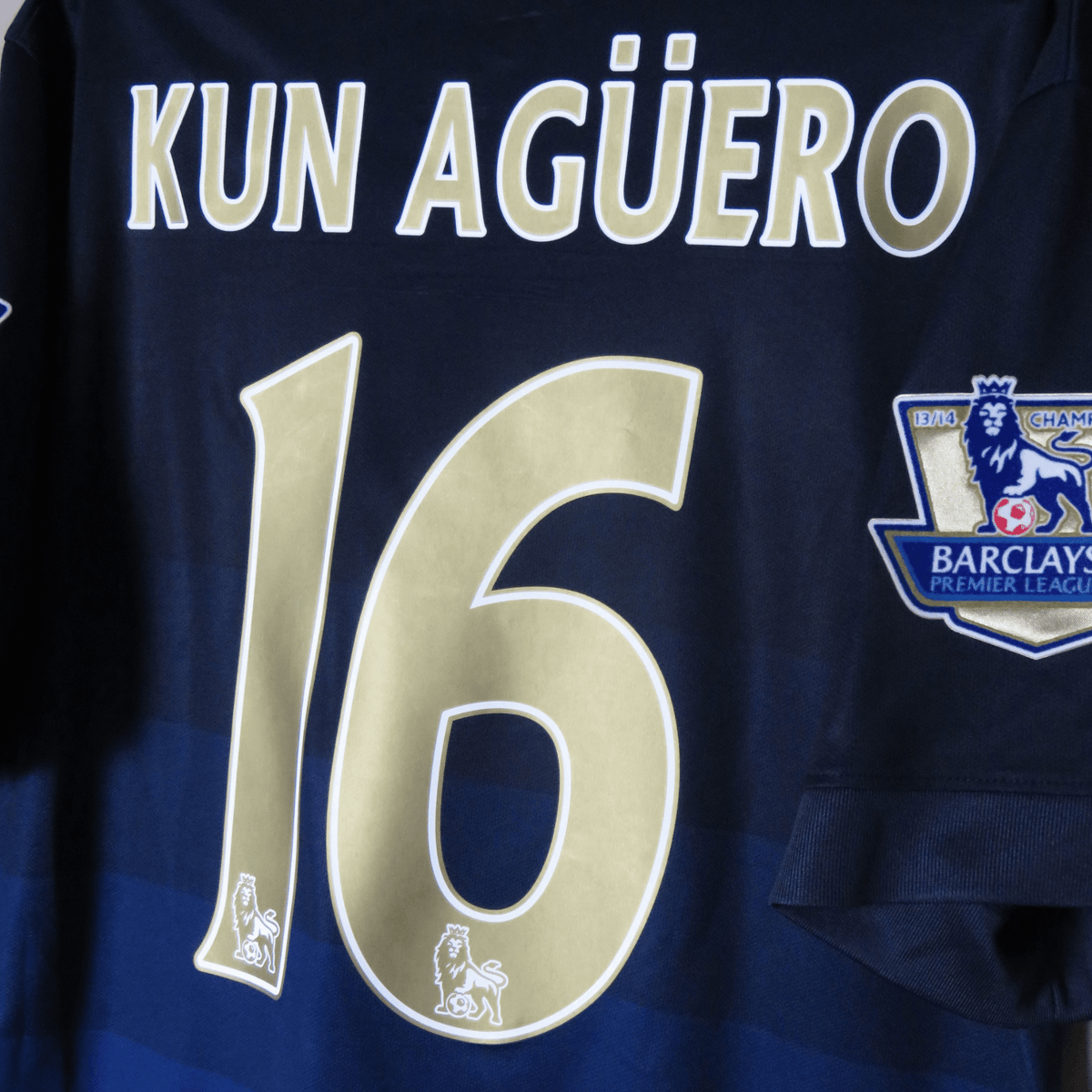 Retro Manchester City 2014-2015 Away football jersey by Nike, Agüero 16, size L | Nostalgic Football Shirts