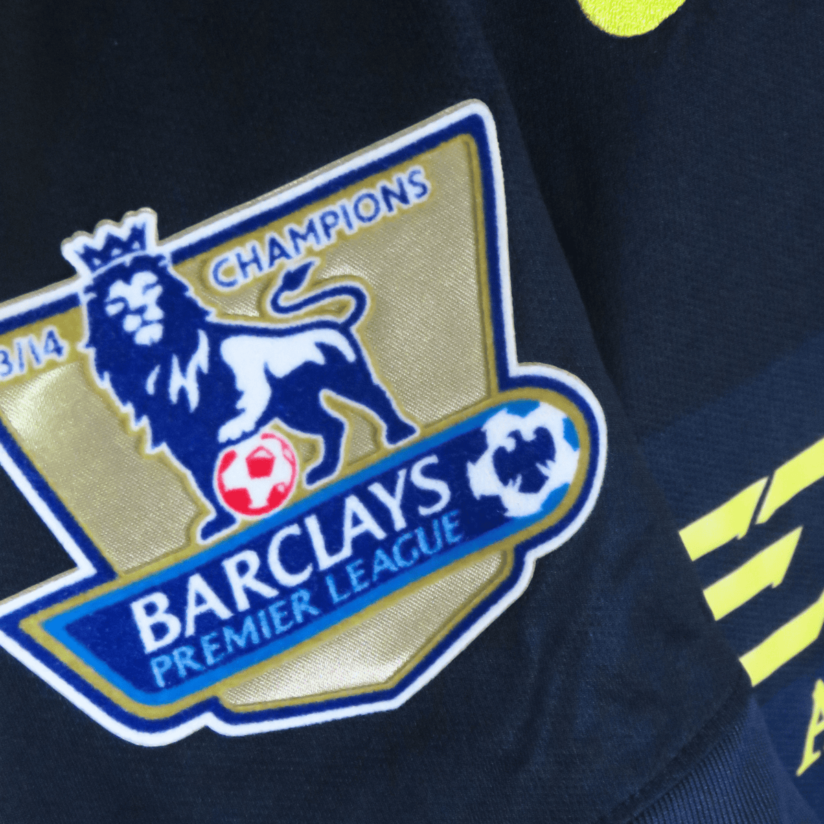 Vintage Manchester City 2014-2015 Away football shirt with Agüero 16 print, size L | Nostalgic Football Shirts
