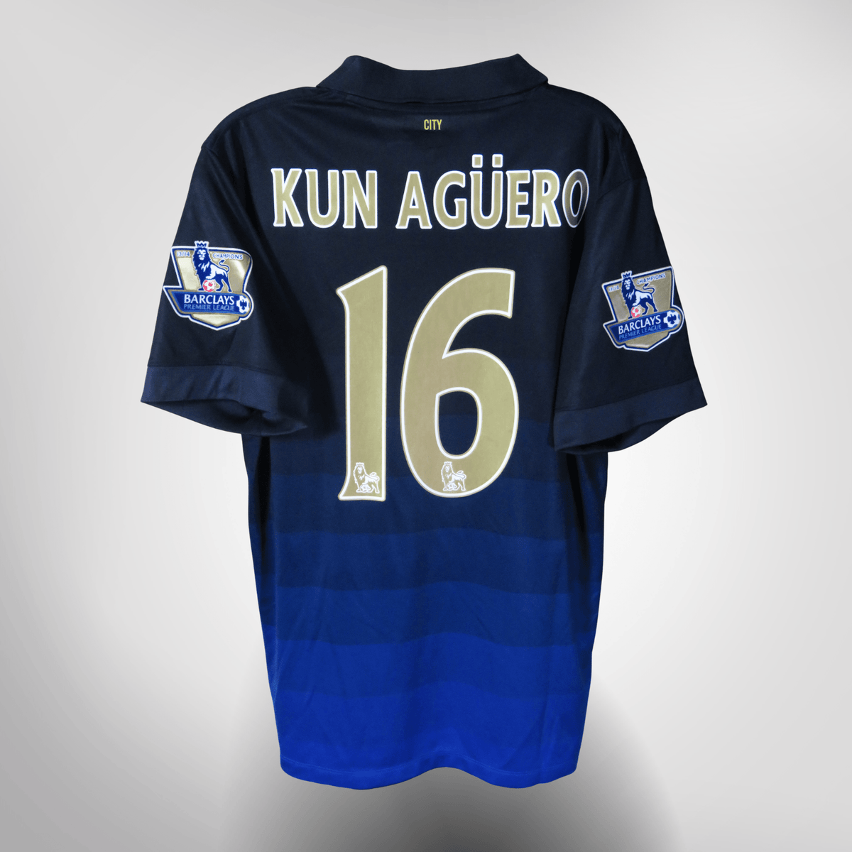 Vintage Manchester City 2014-2015 Away football shirt with Agüero 16 print, size L | Nostalgic Football Shirts