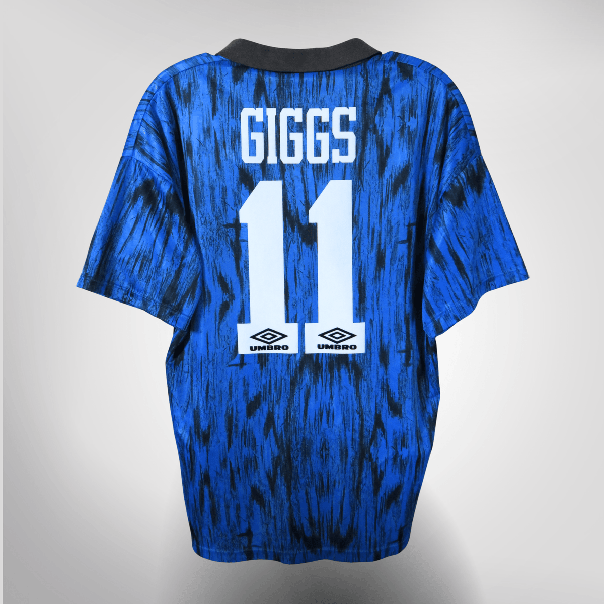 Vintage Manchester United 1992-1993 Away football shirt with Giggs 11 print, size L | Nostalgic Football Shirts