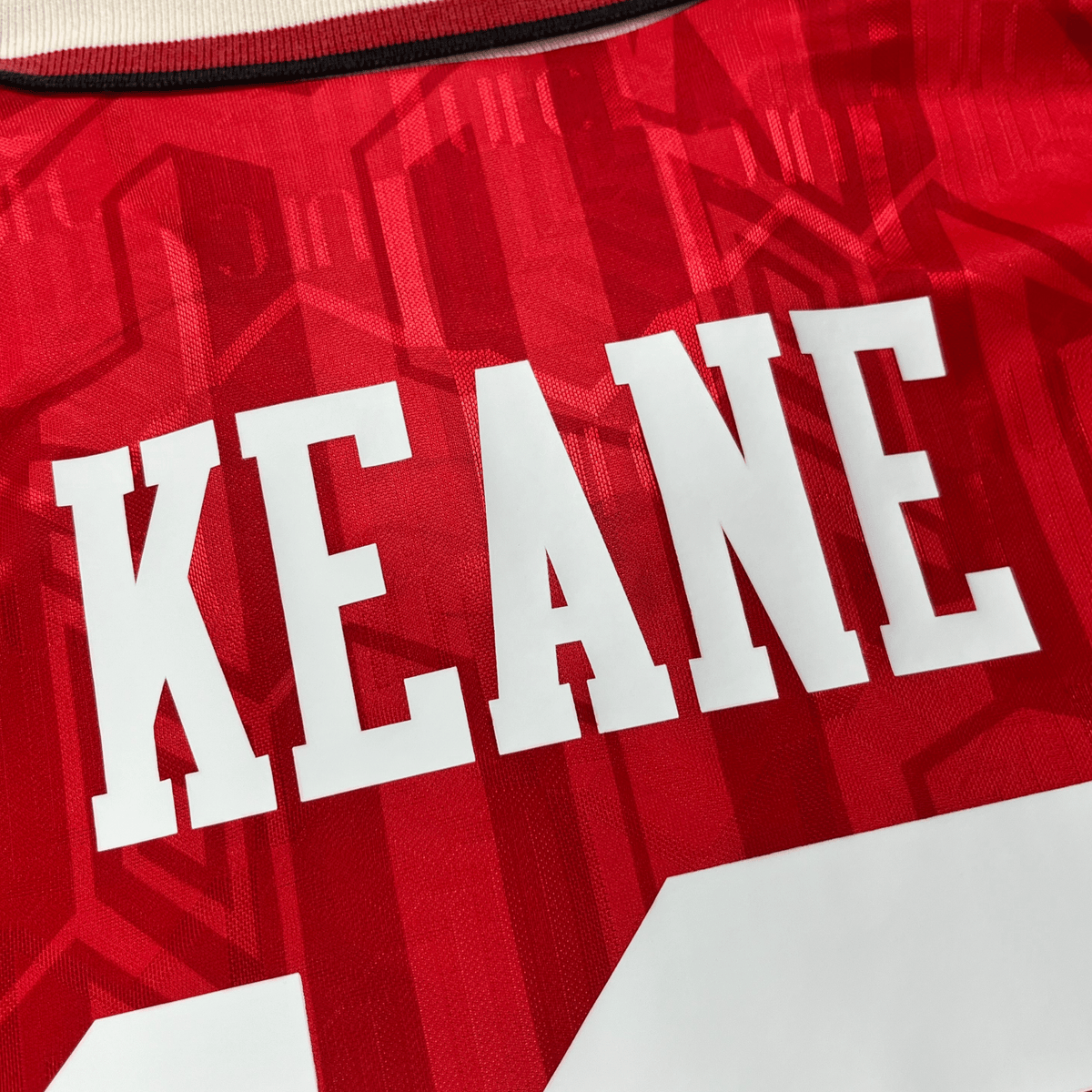 Retro Manchester United 1992-1994 Home football jersey by Umbro, Keane 16, size L | Nostalgic Football Shirts