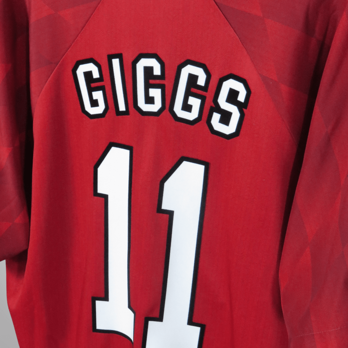 Retro Manchester United 1996-1998 Home football jersey by Umbro, Giggs 11, size L | Nostalgic Football Shirts