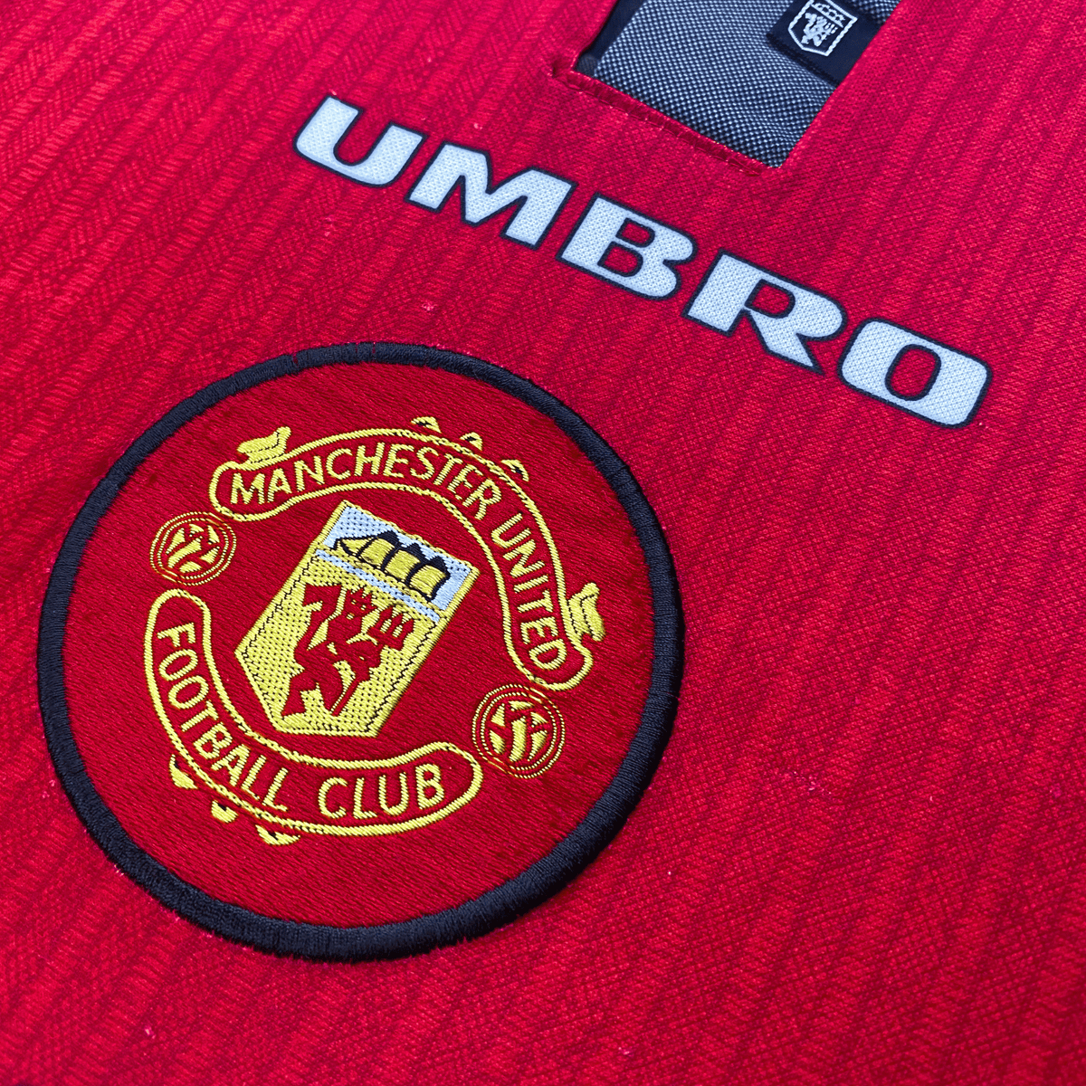 Vintage Manchester United 1996-1998 Home football shirt with Solskjaer 20 print, size L | Nostalgic Football Shirts