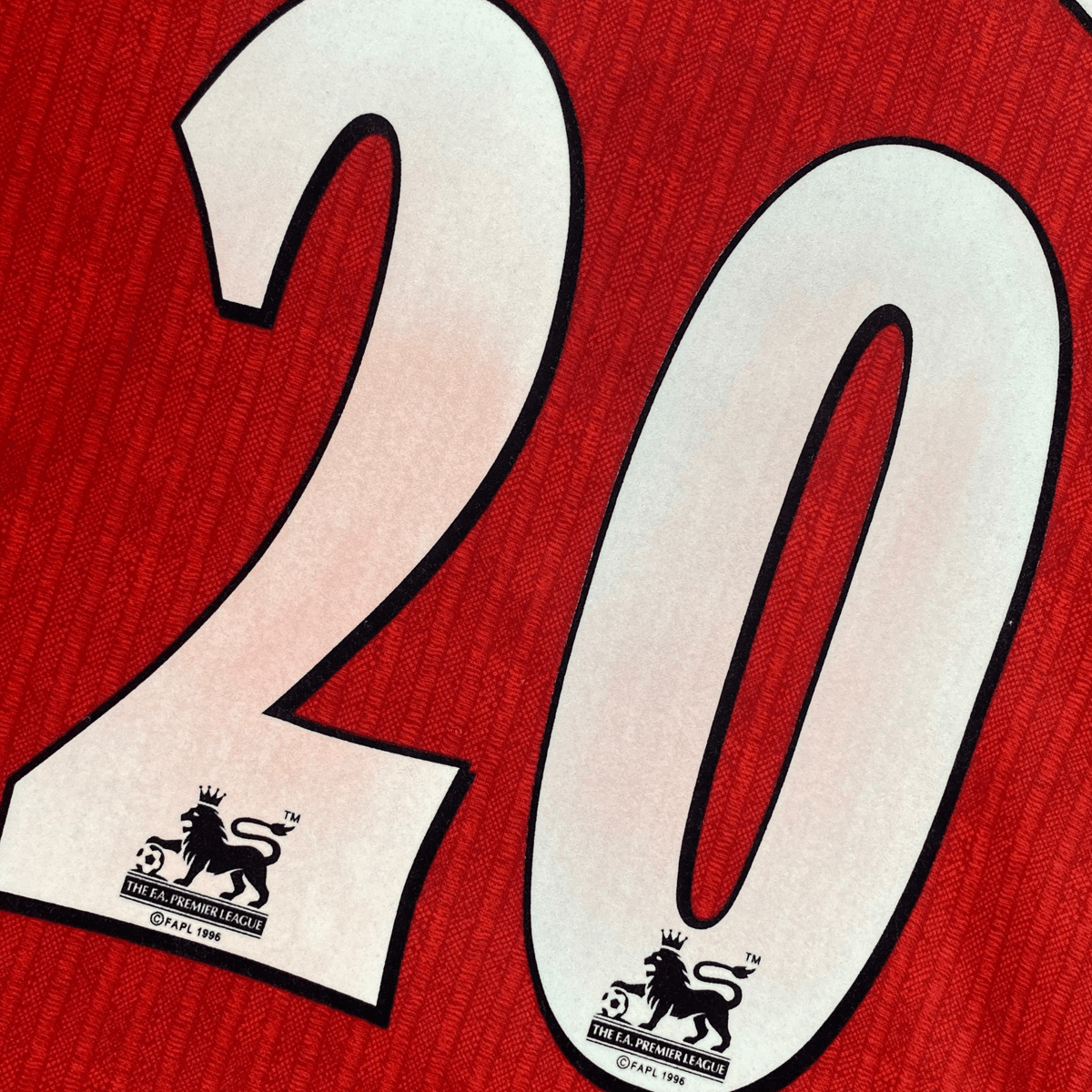 Vintage Manchester United 1996-1998 Home football shirt with Solskjaer 20 print, size L | Nostalgic Football Shirts