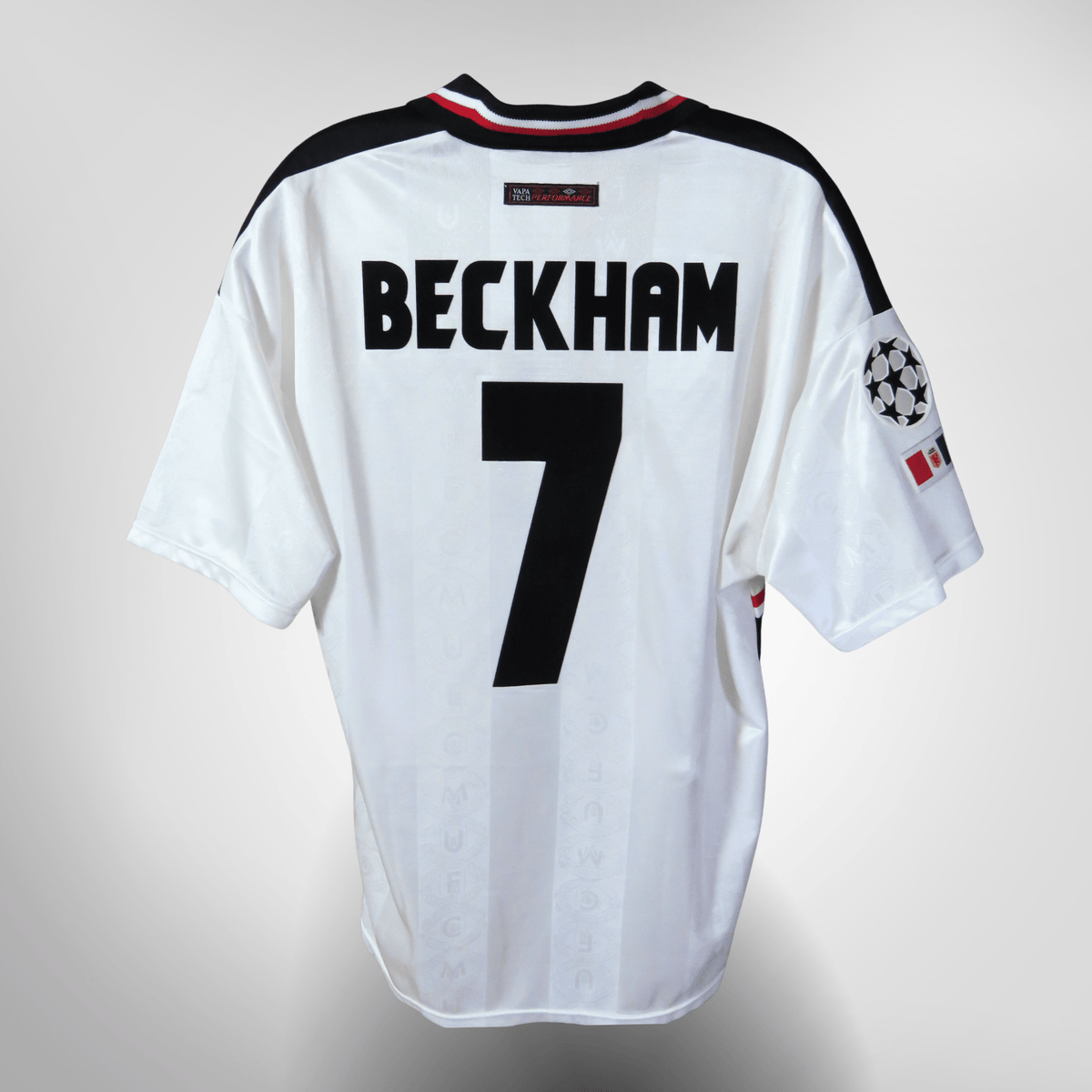 Vintage Manchester United 1997-1999 Away football shirt with Beckham 7 print, size L | Nostalgic Football Shirts