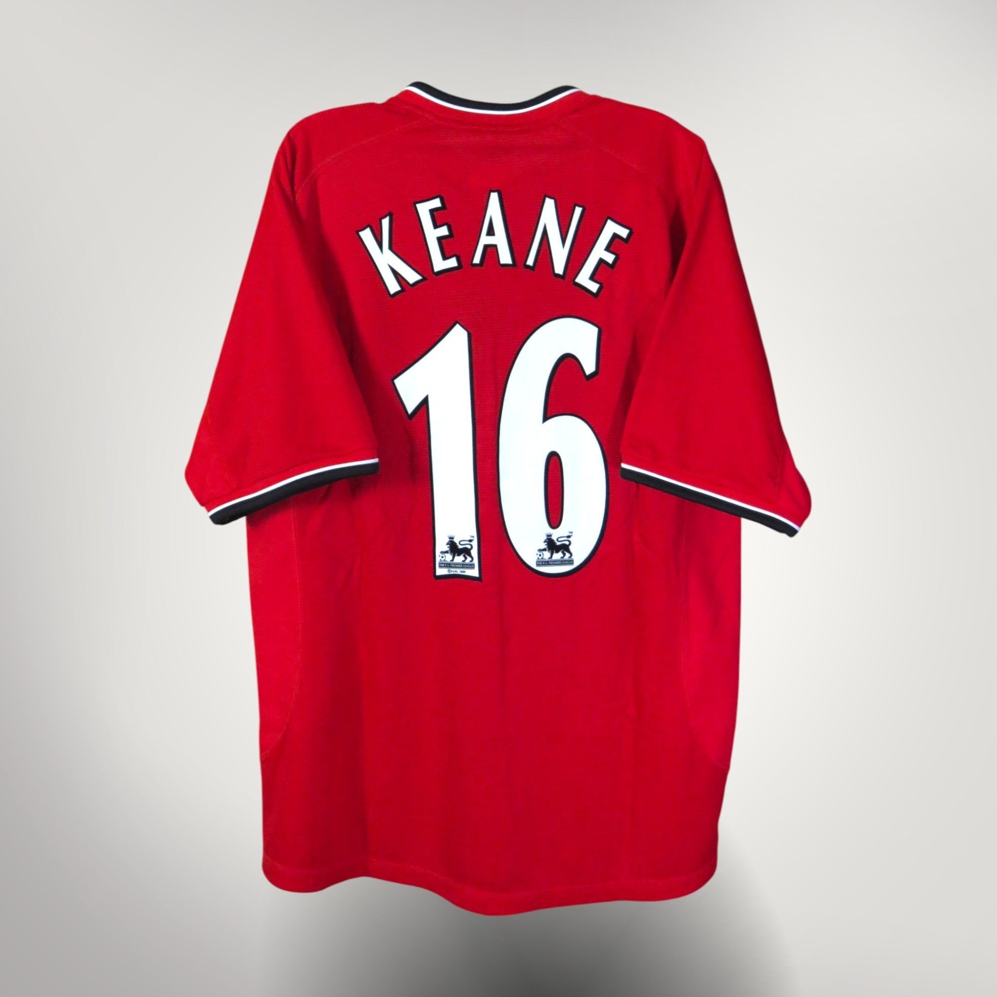 Vintage Manchester United 2000-2002 Home football shirt with Keane 16 print, size L | Nostalgic Football Shirts