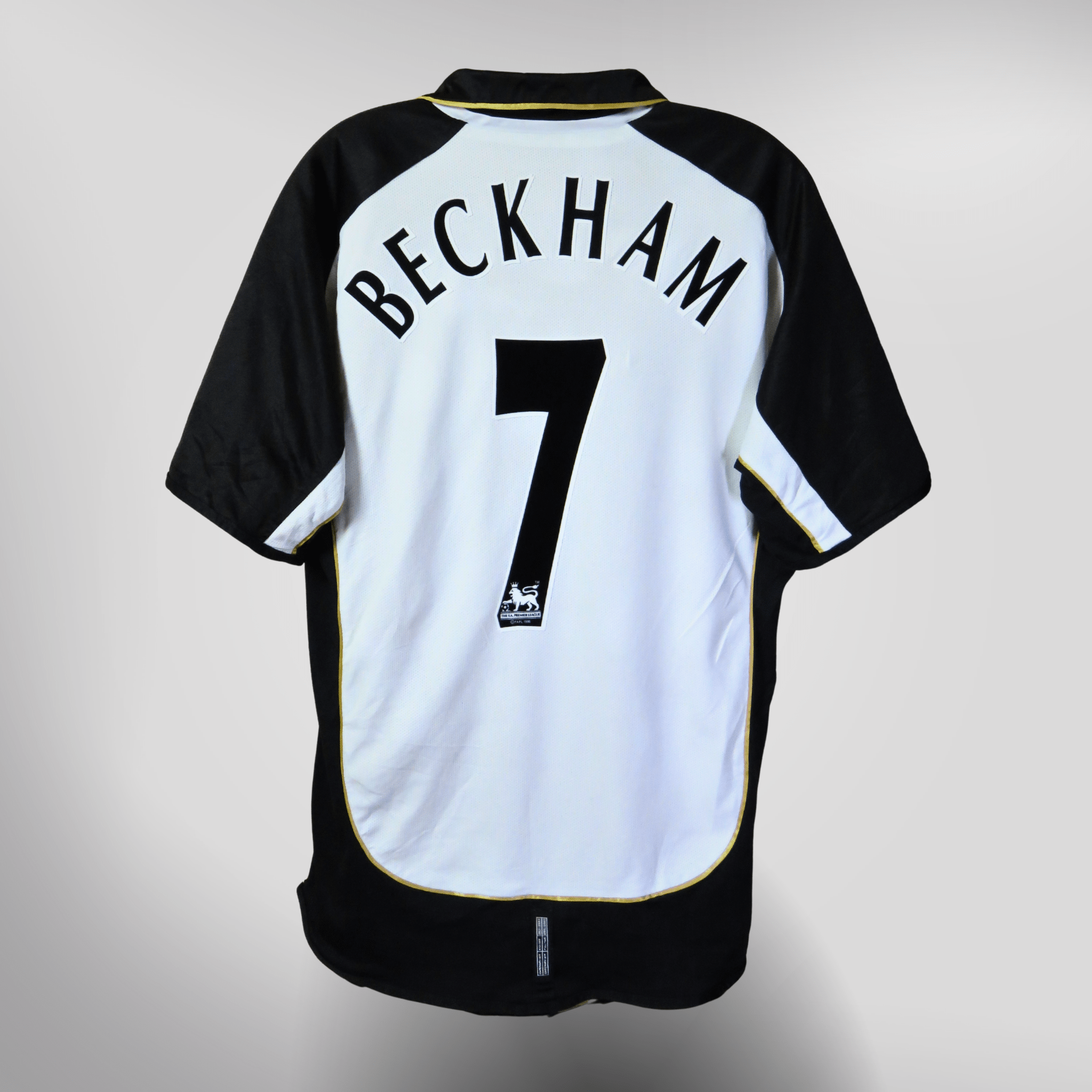 Vintage Manchester United 2001-2002 Away football shirt with Beckham 7 print, size XL | Nostalgic Football Shirts