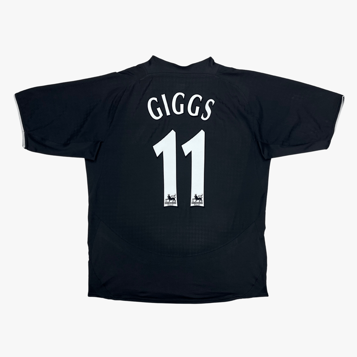 Vintage Manchester United 2003-2005 Away football shirt with Giggs 11 print, size XL | Nostalgic Football Shirts
