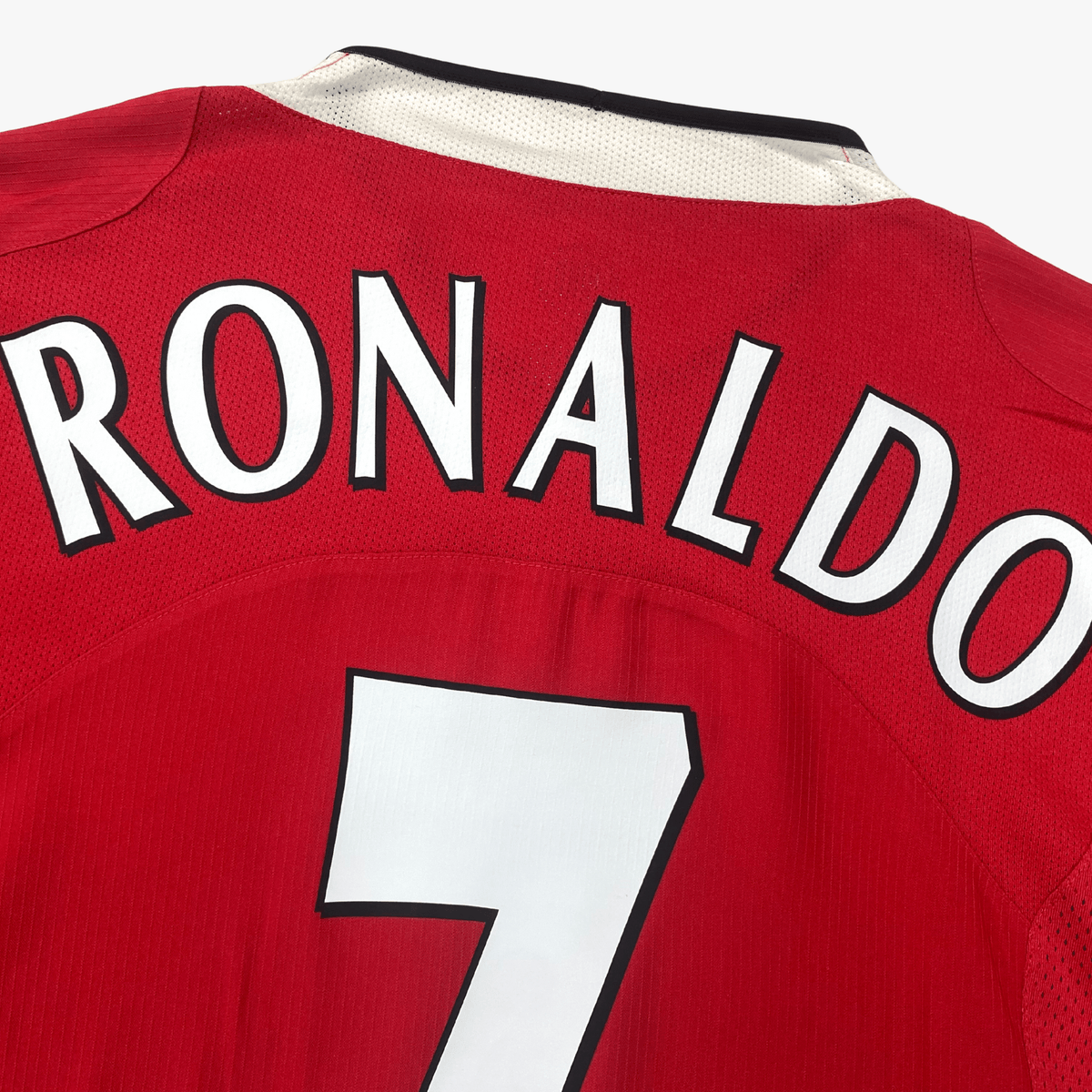 Retro Manchester United 2004-2006 Home football jersey by Nike, Ronaldo 7, size L | Nostalgic Football Shirts