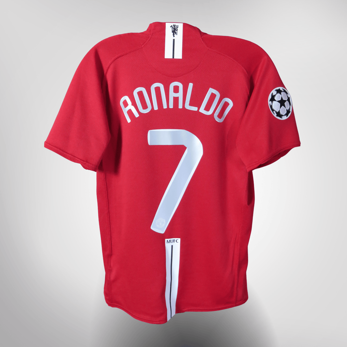 Vintage Manchester United 2007-2009 Home football shirt with Ronaldo 7 print, size S, product code 237924-666 | Nostalgic Football Shirts
