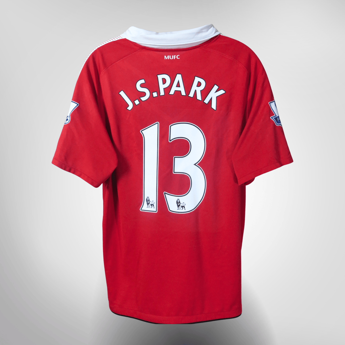 Vintage Manchester United 2010-2011 Home football shirt with J.S. Park 13 print, size XL | Nostalgic Football Shirts