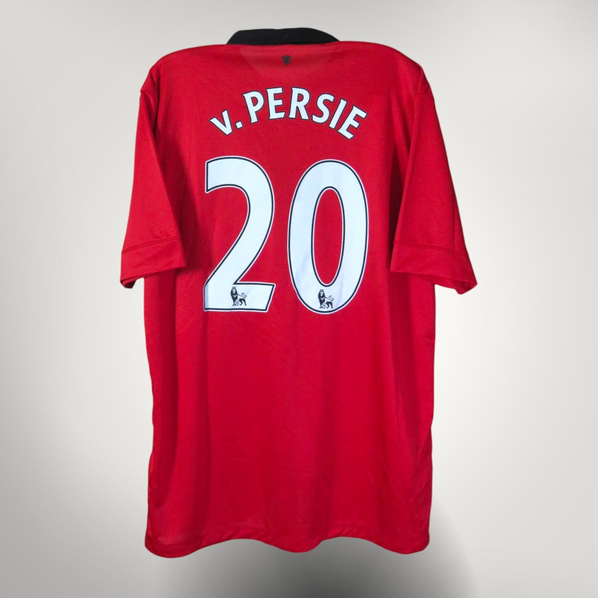 Vintage Manchester United 2013-2014 Home football shirt with Van Persie 20 print, size L, product code 532837-624 | Nostalgic Football Shirts