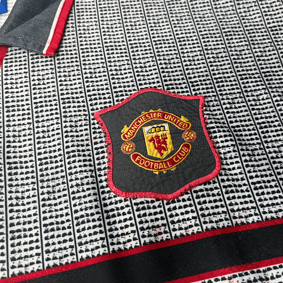 Manchester United 1995-96 Away Shirt M