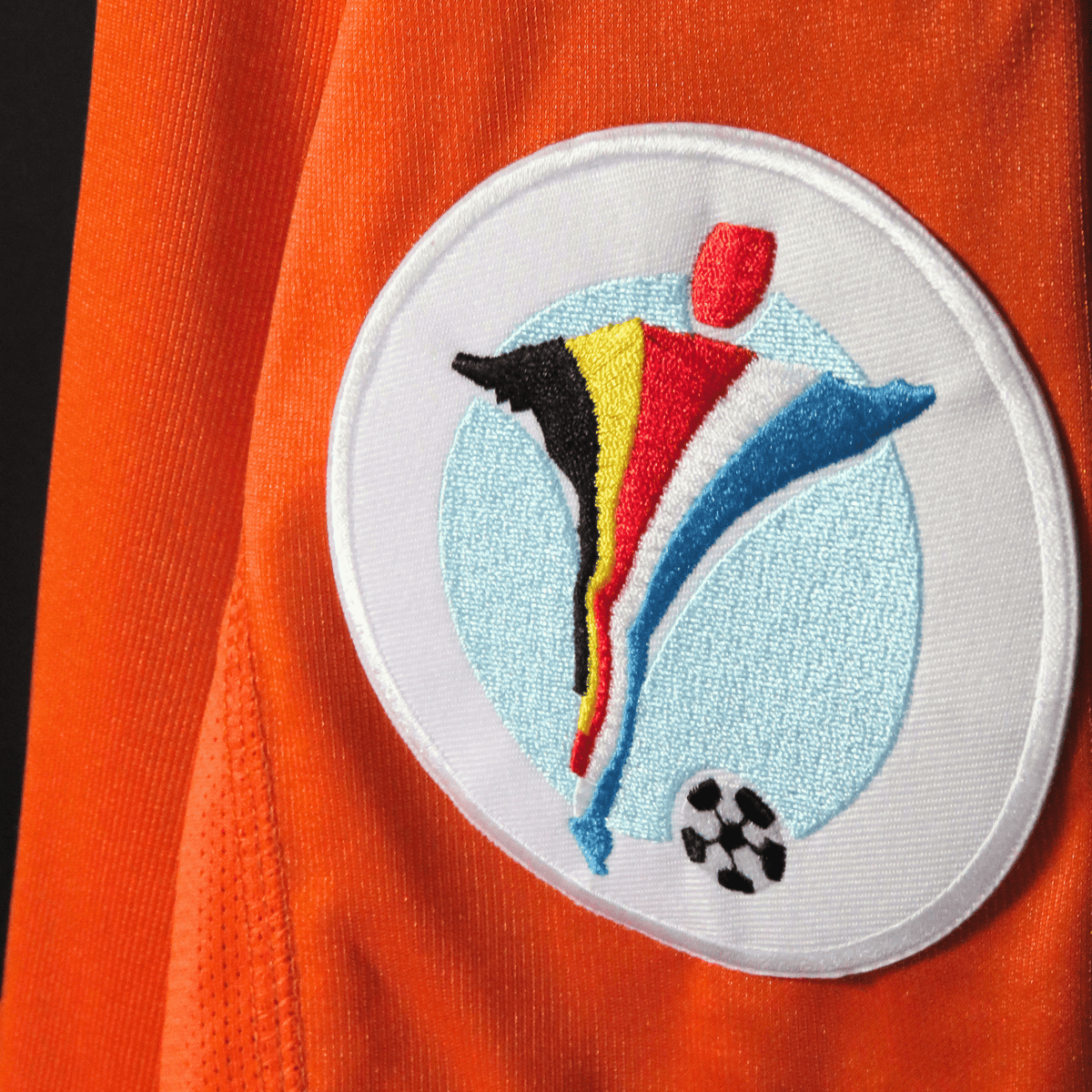 Vintage Netherlands 2000-2002 Home football shirt with Bergkamp 10 print, size XL | Nostalgic Football Shirts