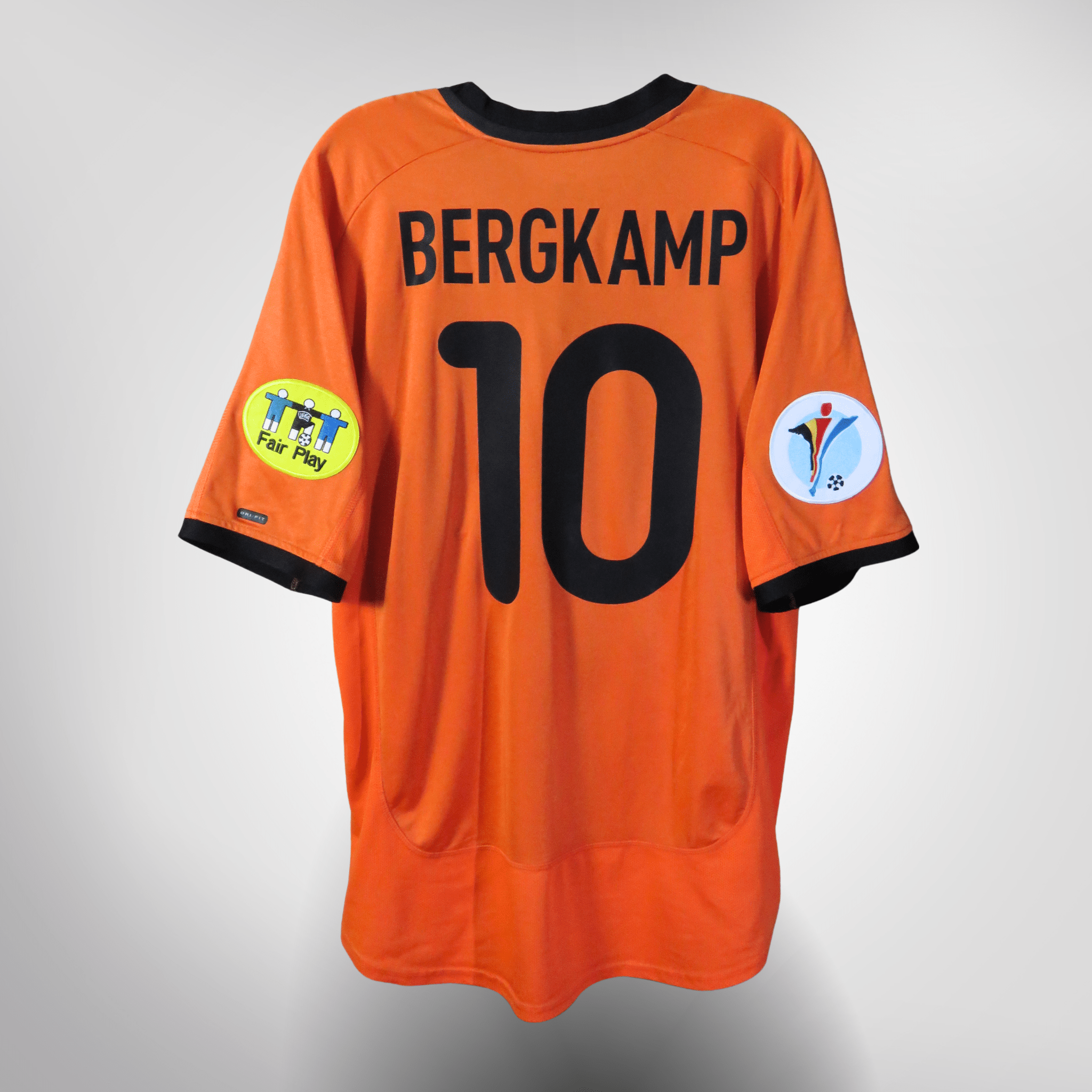 Vintage Netherlands 2000-2002 Home football shirt with Bergkamp 10 print, size XL | Nostalgic Football Shirts