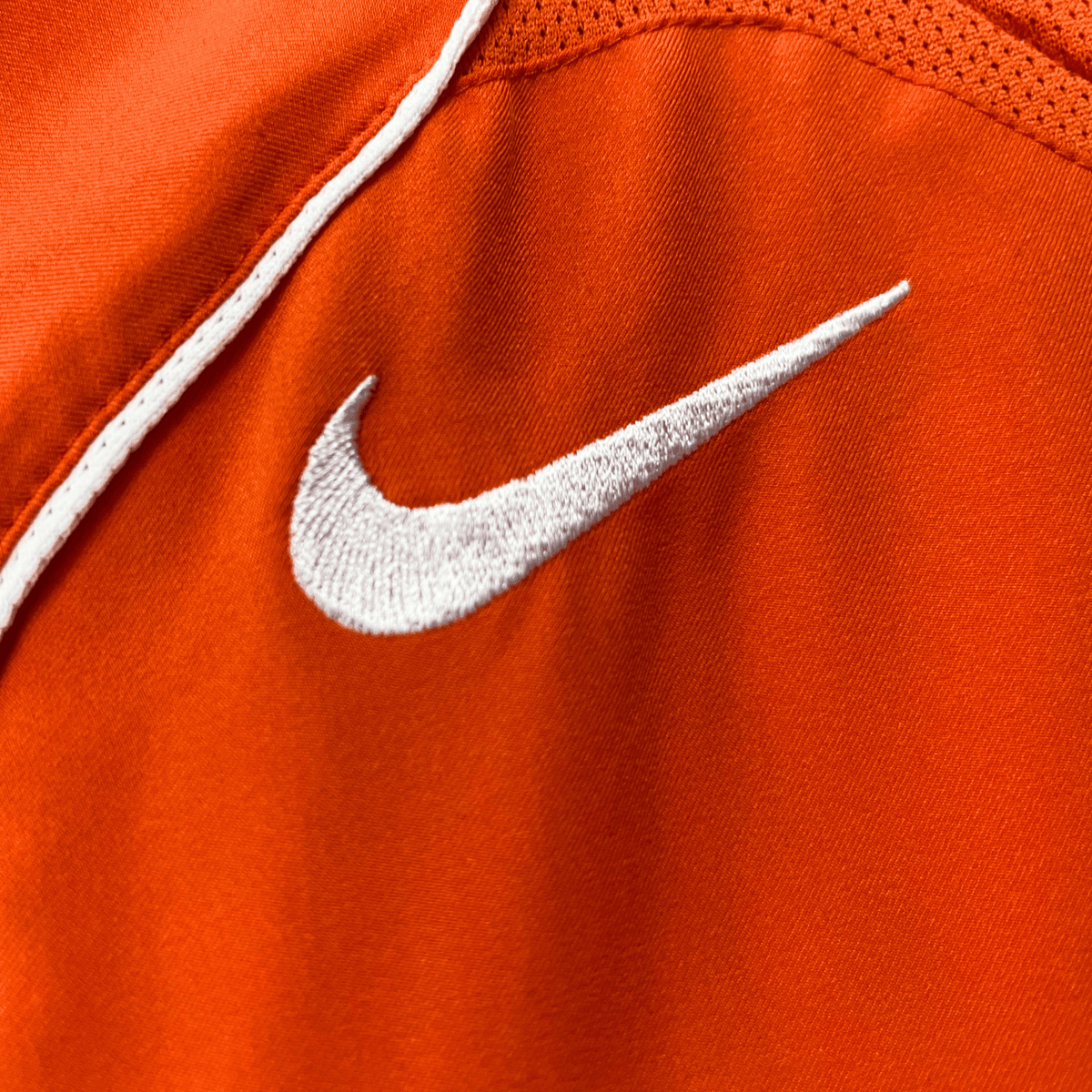 Vintage Netherlands 2004-2006 Home football shirt with Robben 19 print, size S | Nostalgic Football Shirts