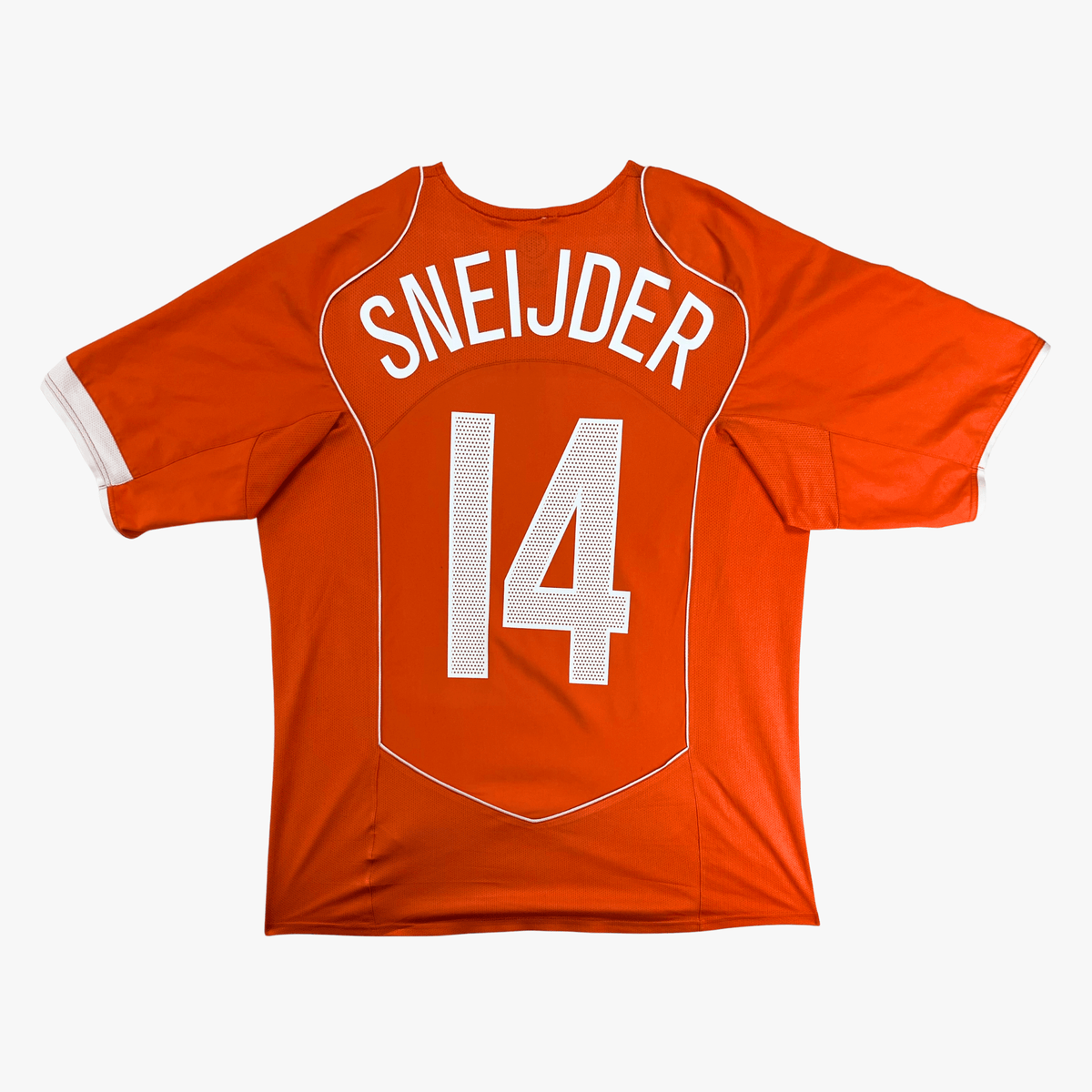 Vintage Netherlands 2004-2006 Home football shirt with Sneijder 14 print, size L | Nostalgic Football Shirts