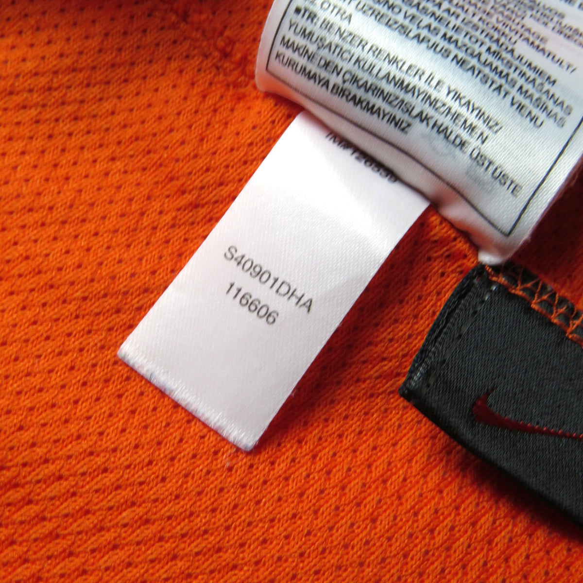 Authentic Nike Netherlands 2004-2006 Home shirt, Van Nistelrooy 10 on the back, size M, product code 116606 | Nostalgic Football Shirts