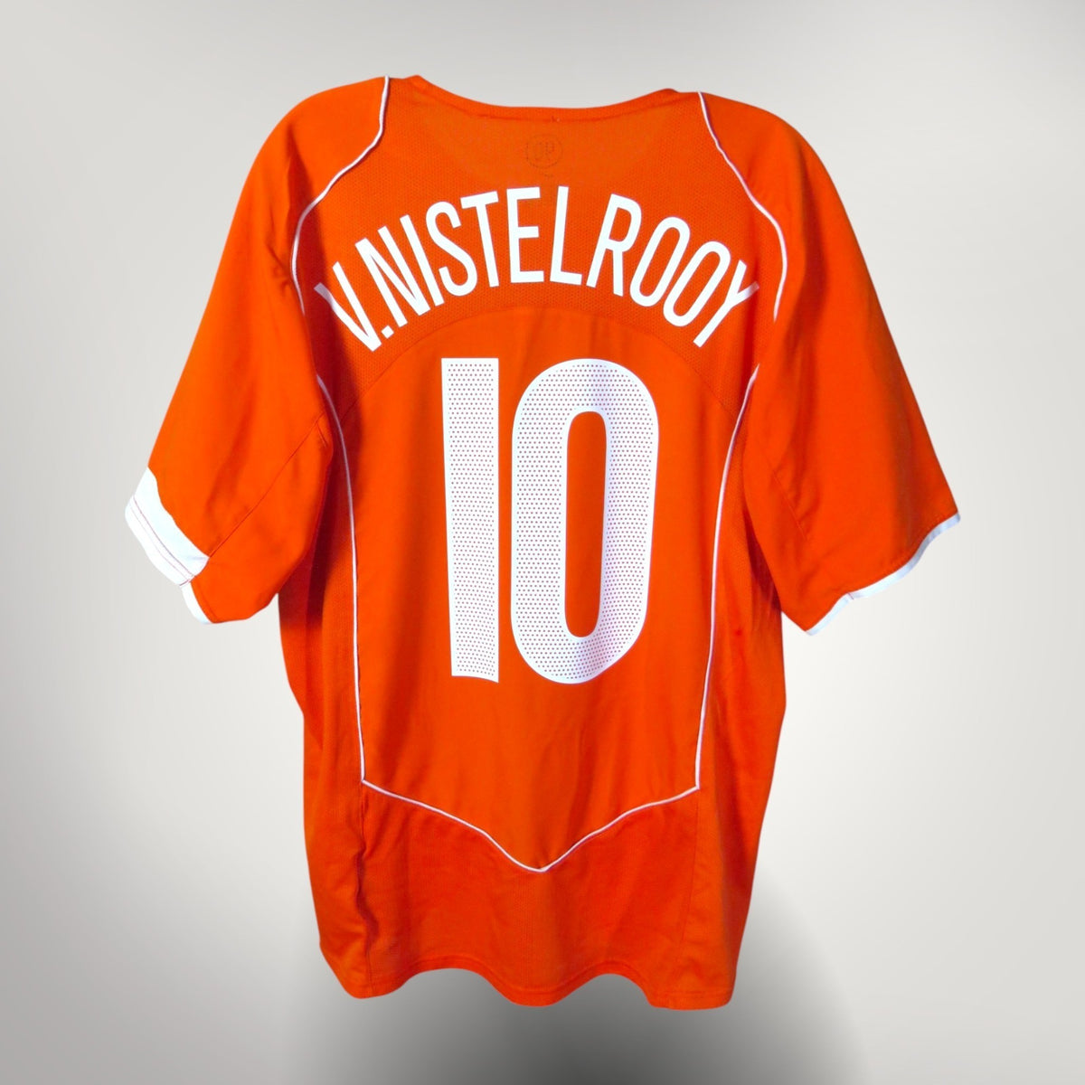 Vintage Netherlands 2004-2006 Home football shirt with Van Nistelrooy 10 print, size M, product code 116606 | Nostalgic Football Shirts