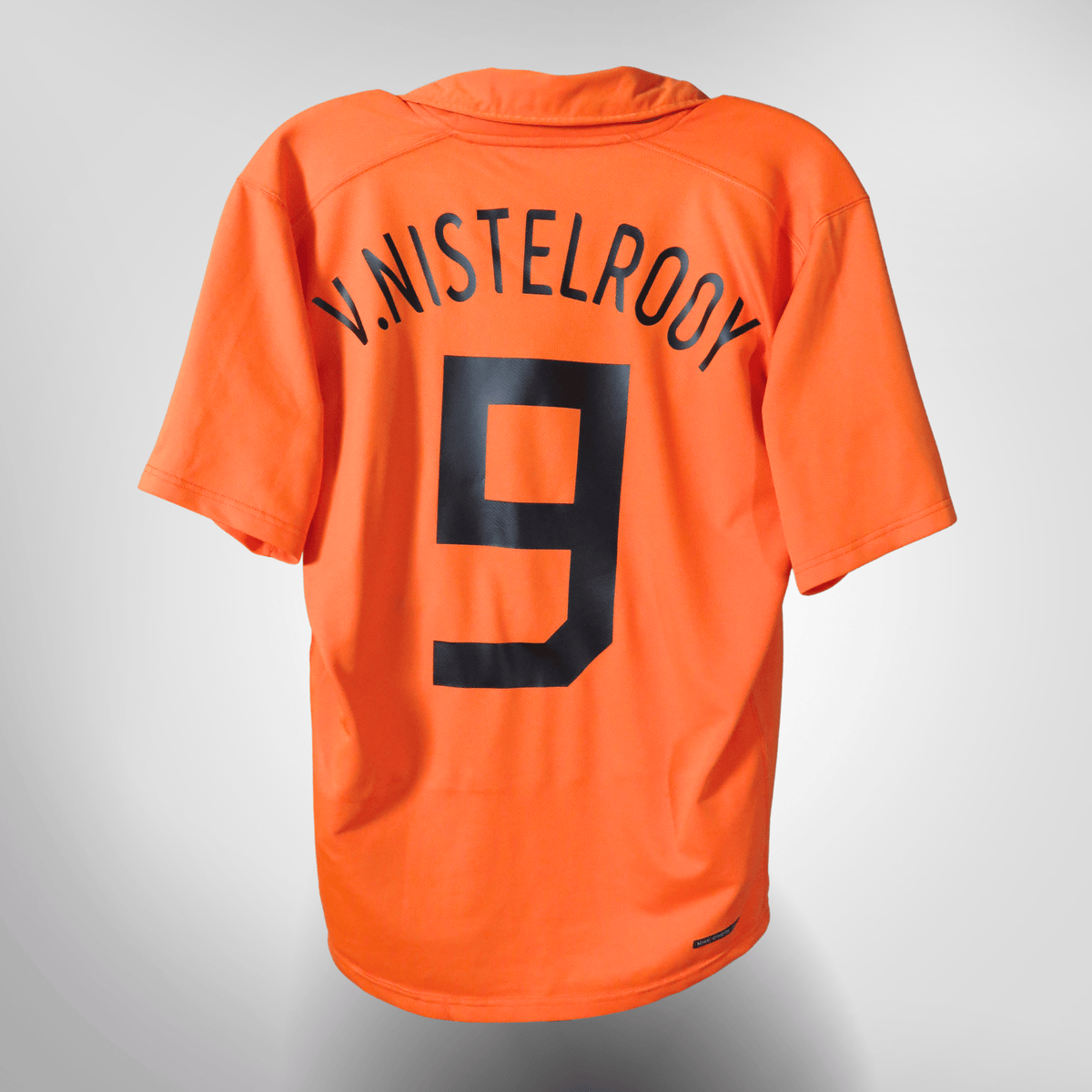 Vintage Netherlands 2006-2008 Home football shirt with Van Nistelrooy 9 print, size M | Nostalgic Football Shirts