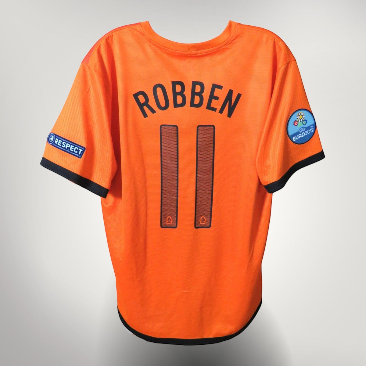 Vintage Netherlands 2012-2014 Home football shirt with Robben 11 print, size L | Nostalgic Football Shirts