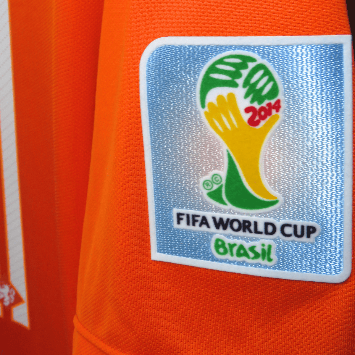Vintage Netherlands 2014-2015 Home football shirt with Robben 11 print, size M | Nostalgic Football Shirts