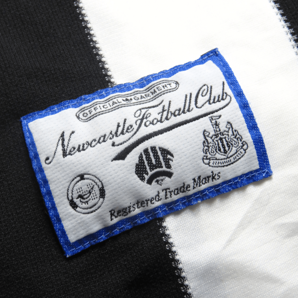 Retro Newcastle United 1995-1997 Home football jersey by Adidas, Shearer 9, size L | Nostalgic Football Shirts