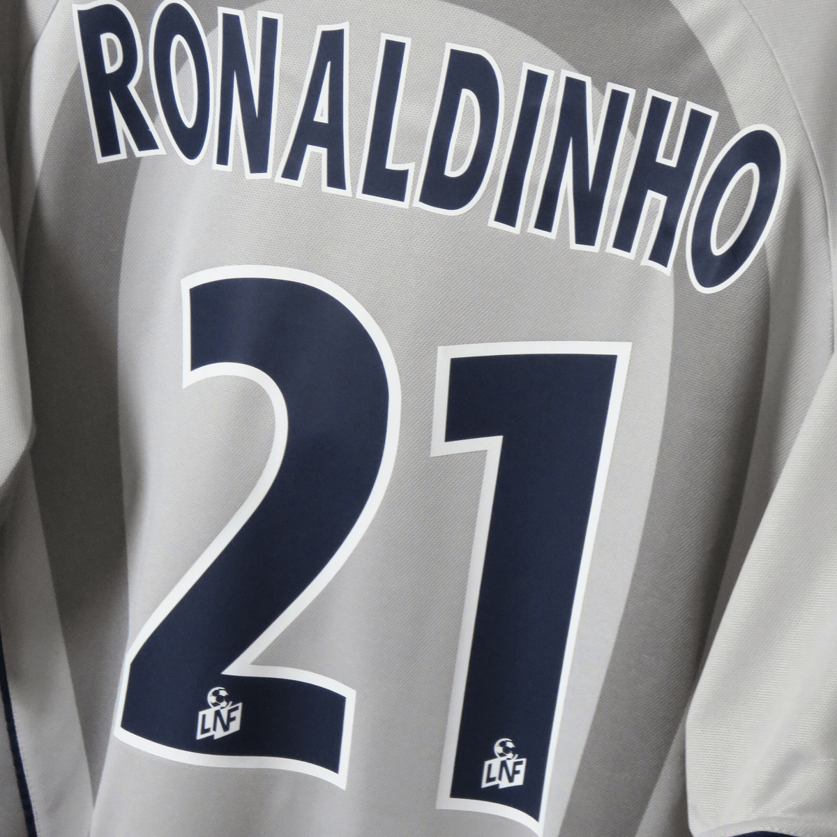 Retro PSG 2001-2002 Away football jersey by Nike, Ronaldinho 21, size M | Nostalgic Football Shirts