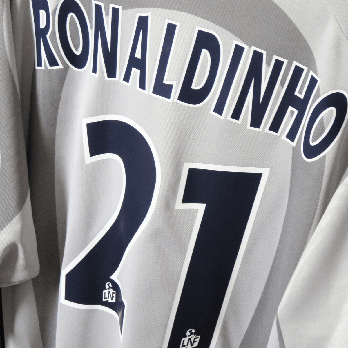 Retro PSG 2001-2002 Away football jersey by Nike, Ronaldinho 21, size XL | Nostalgic Football Shirts