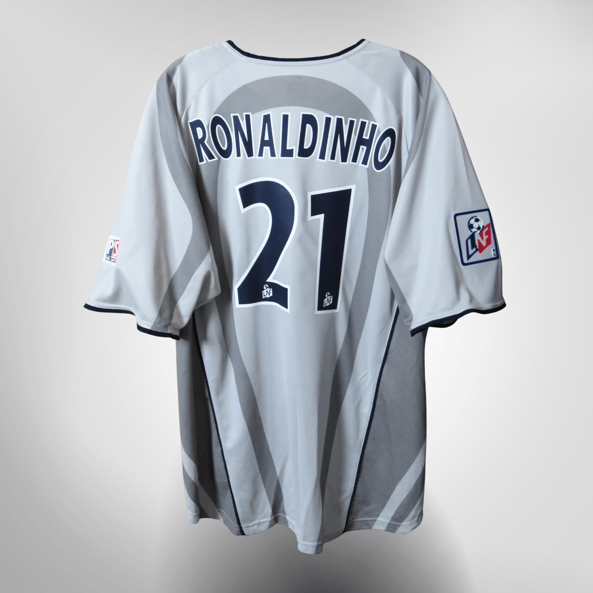 Vintage PSG 2001-2002 Away football shirt with Ronaldinho 21 print, size XL | Nostalgic Football Shirts