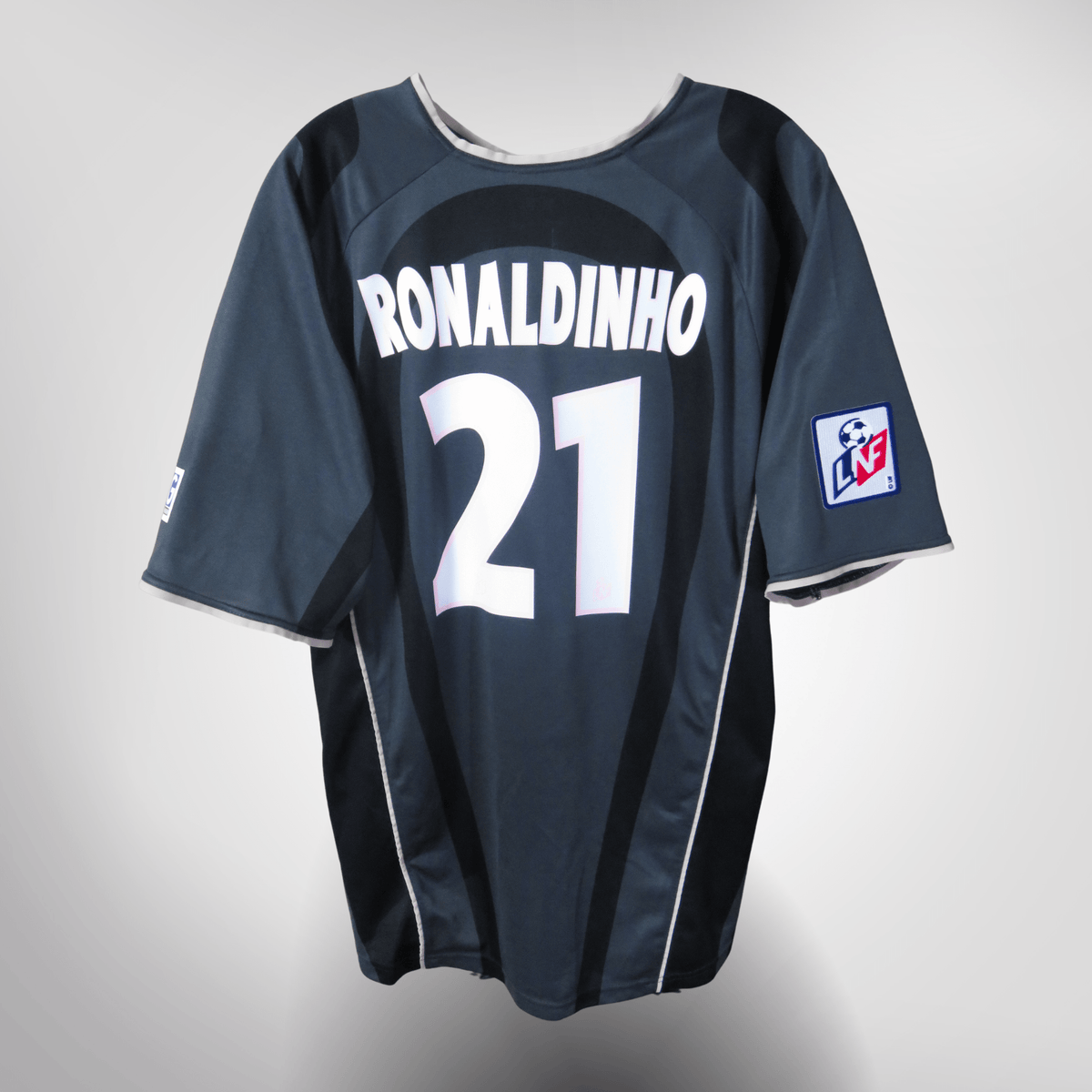 Vintage PSG 2001-2002 Third football shirt with Ronaldinho 21 print, size XL | Nostalgic Football Shirts