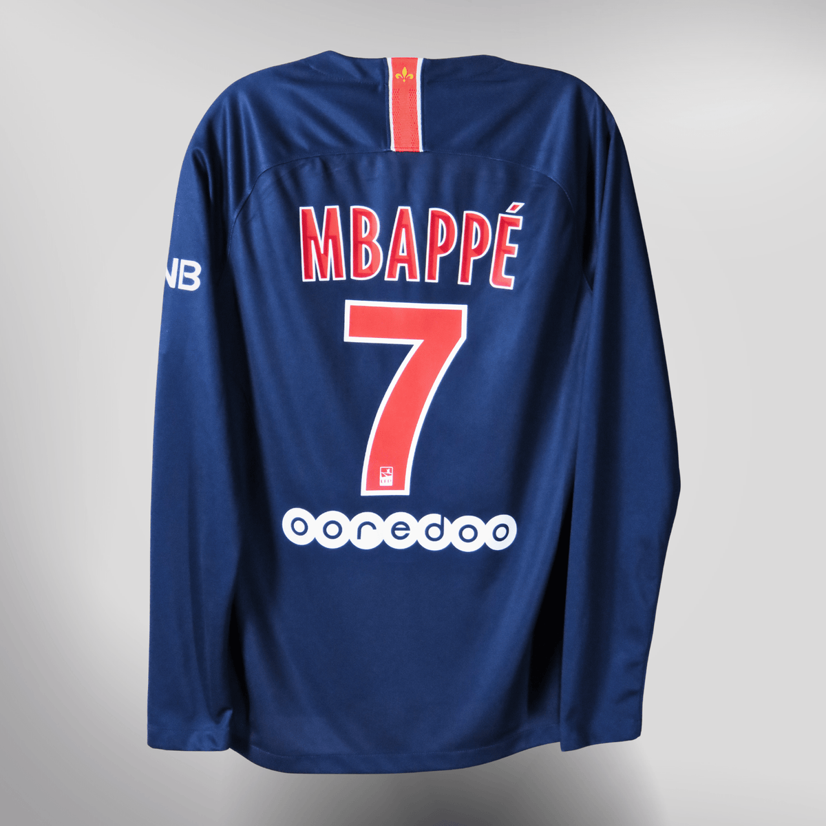 Vintage PSG 2018-2019 Home longsleeve football shirt with Mbappé 7 print, size M | Nostalgic Football Shirts