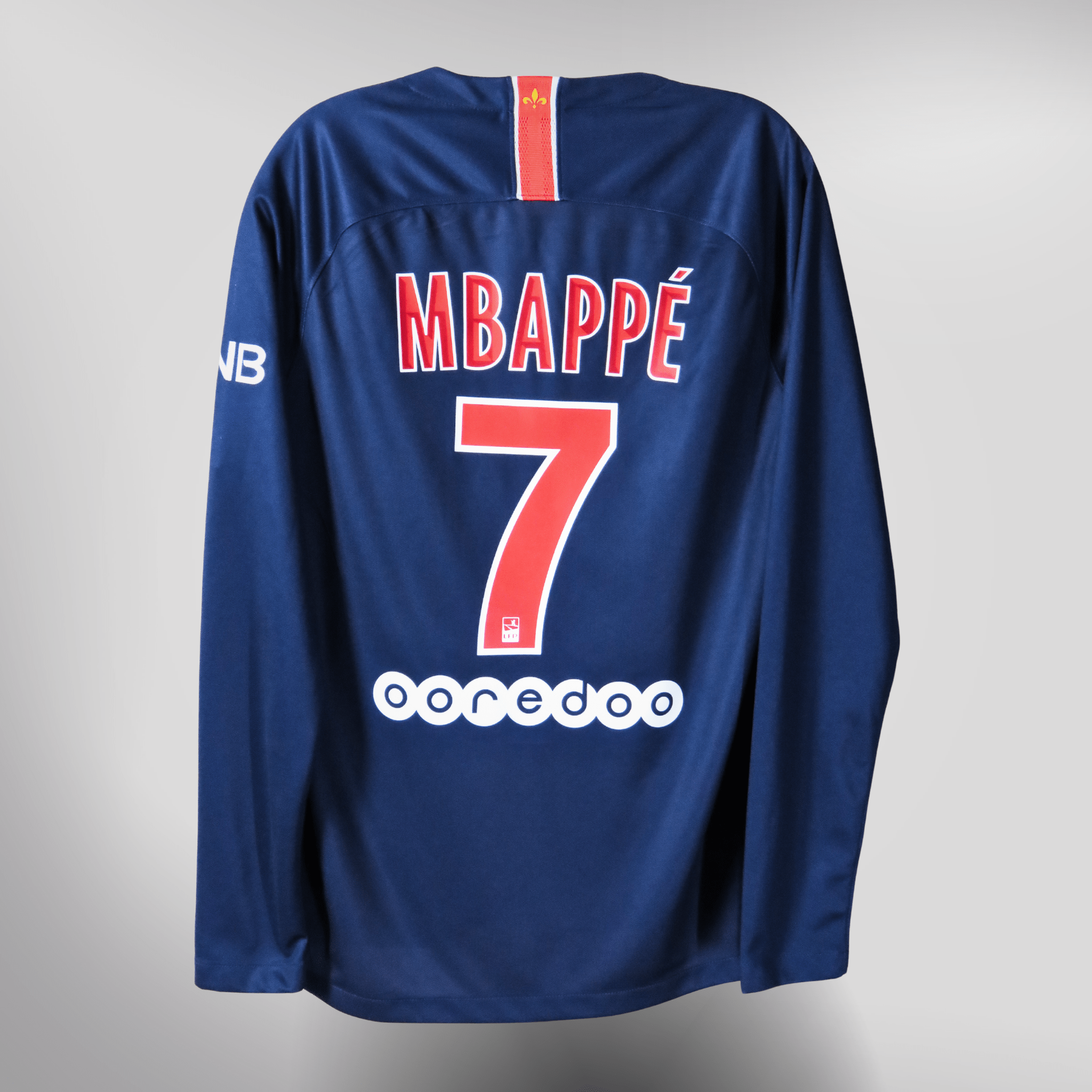 PSG 2018-19 Home Mbappé #7 Shirt M