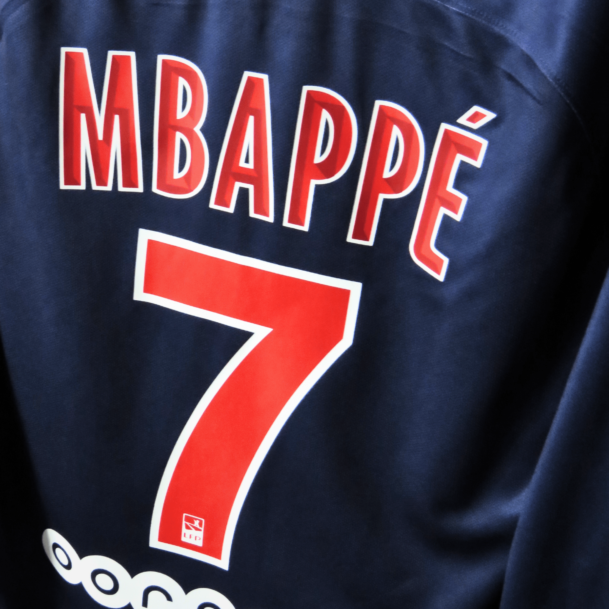 PSG 2018-19 Home Mbappé #7 Shirt M