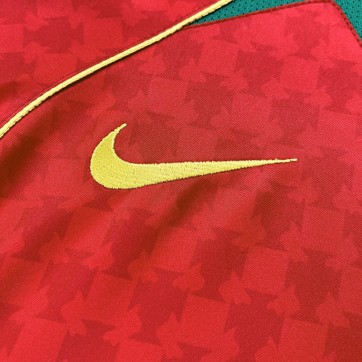 Vintage Portugal 2004-2006 Home football shirt with Ronaldo 17 print, size M, product code 116612 | Nostalgic Football Shirts