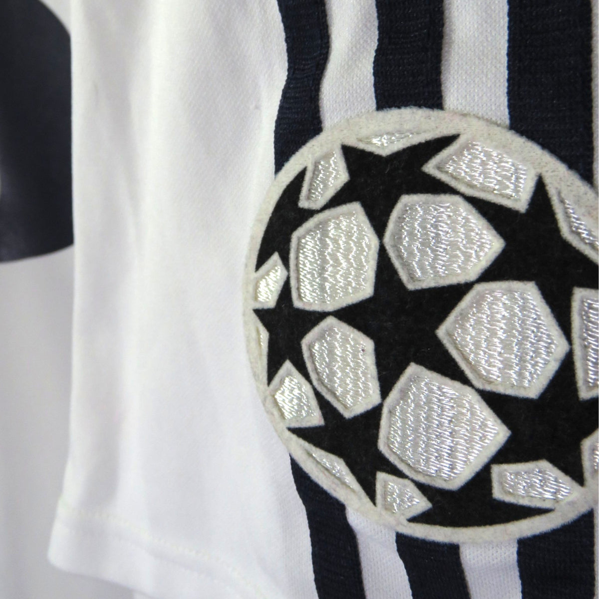 Original Real Madrid 2001-2002 Home football shirt, size XL, Roberto Carlos 3 | Nostalgic Football Shirts